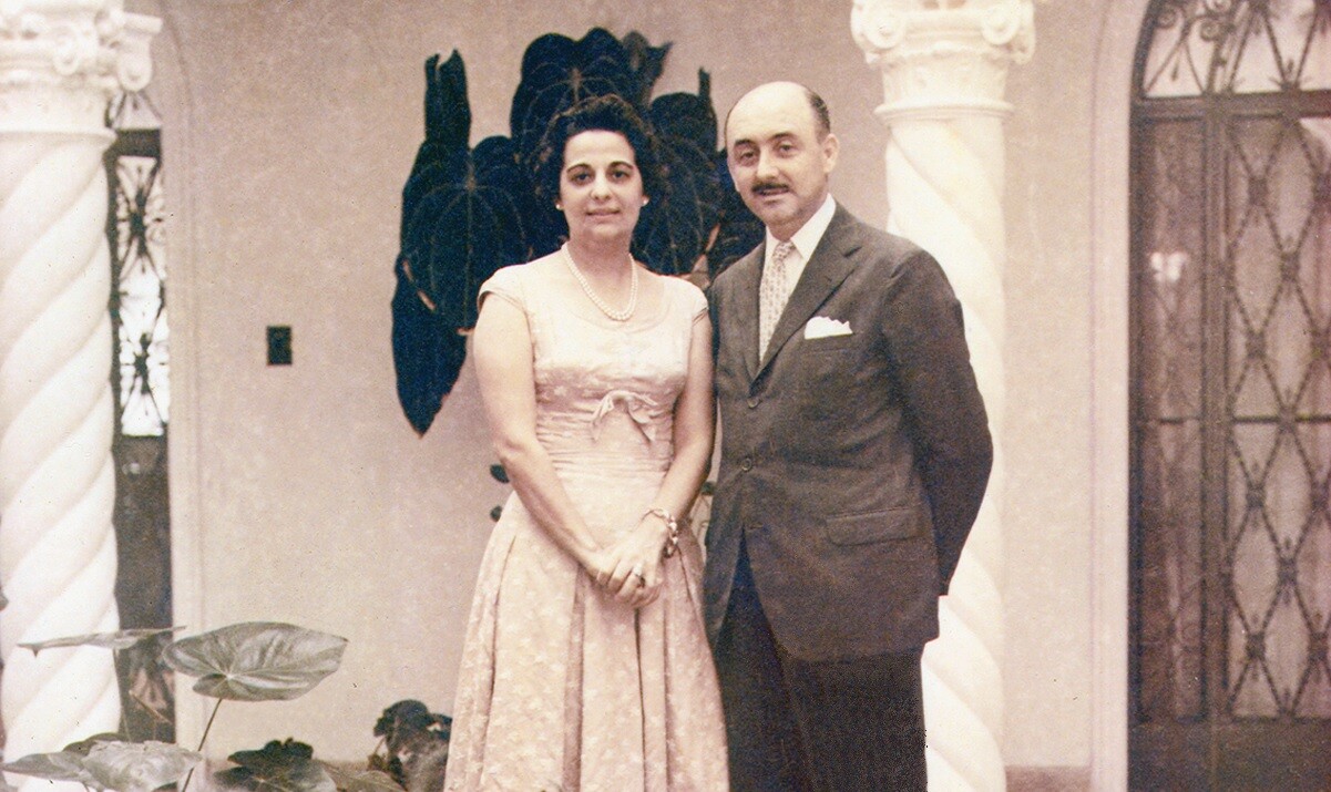 O casal Kyrana e Jorge Lacerda, em imagem registrada na Casa d’Agronômica, residência oficial do governador. FOTO: Álbum de família
