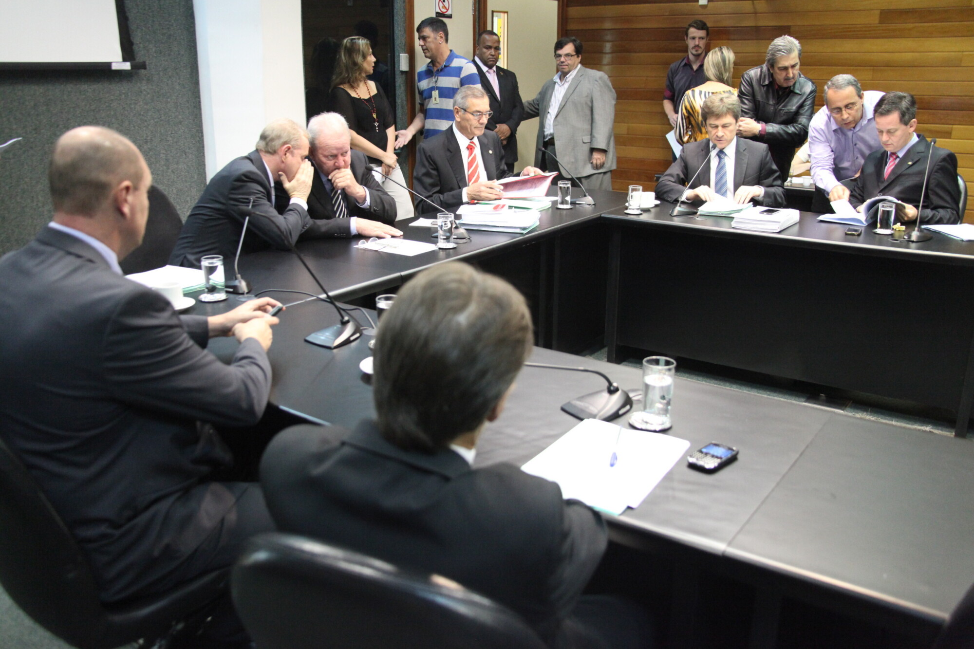 Projeto aprovado pela CCJ destina percentual mínimo de habitação para idosos