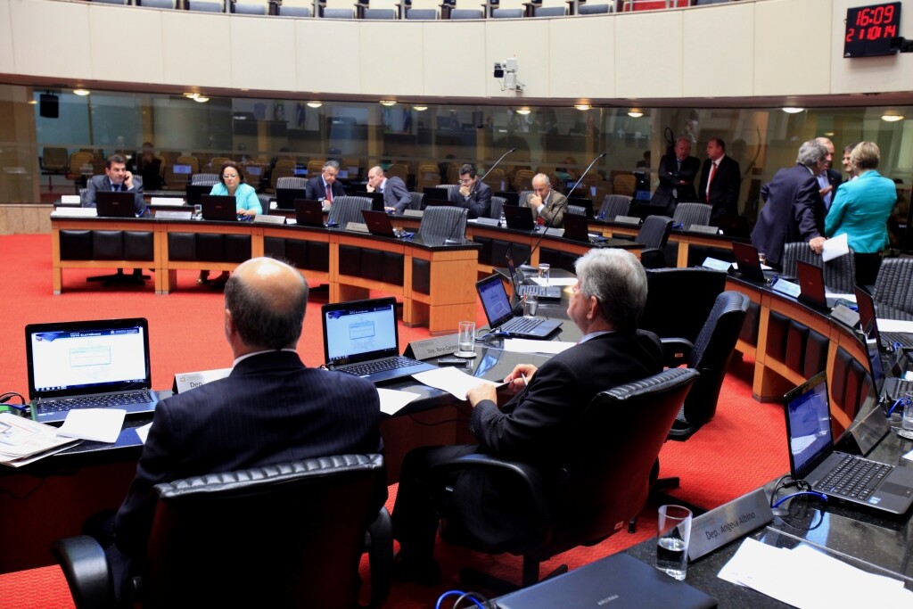 Deputados avaliam resultados da eleição presidencial