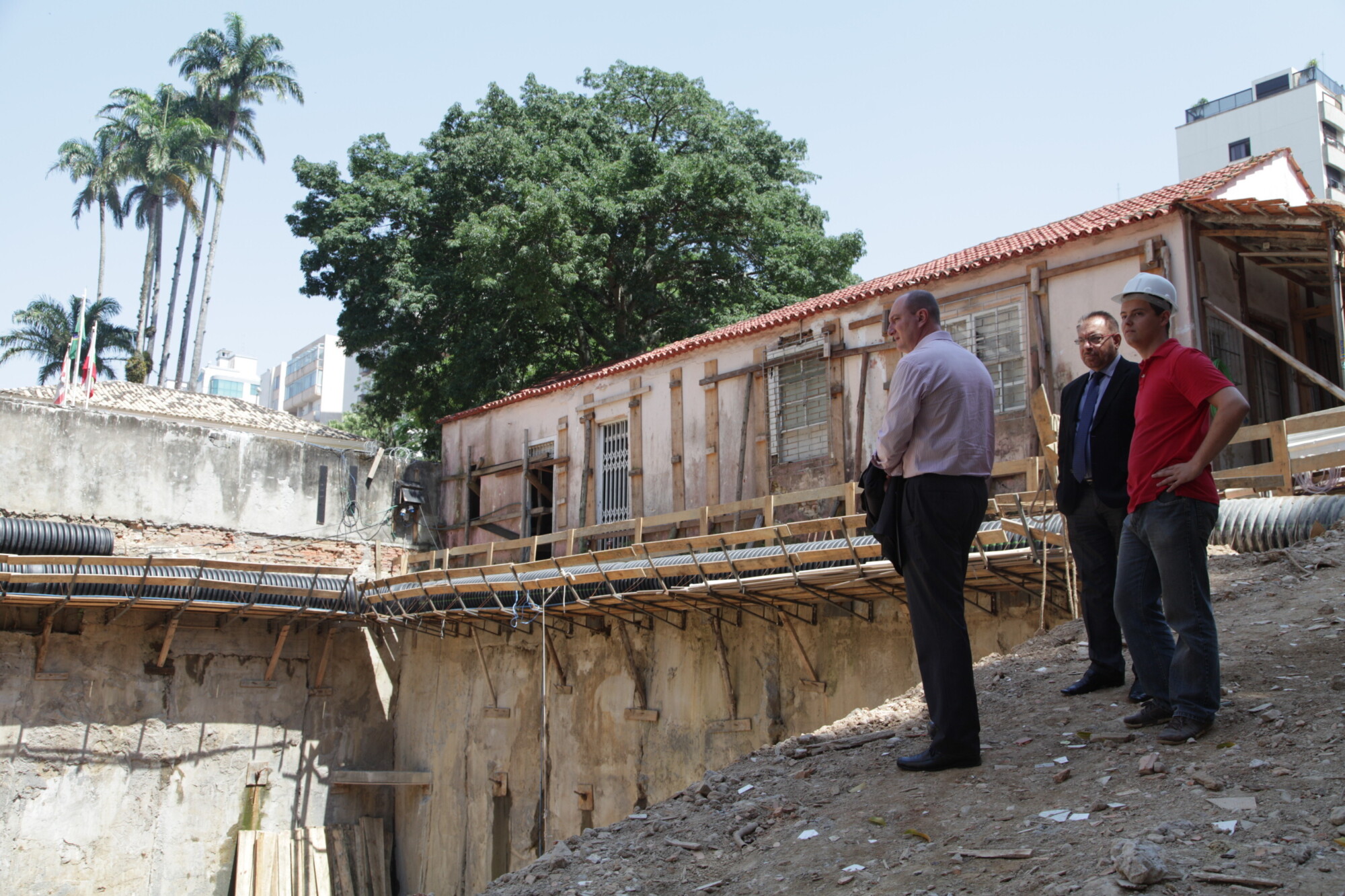 Deputados vistoriam obras da sede do Ministério Público