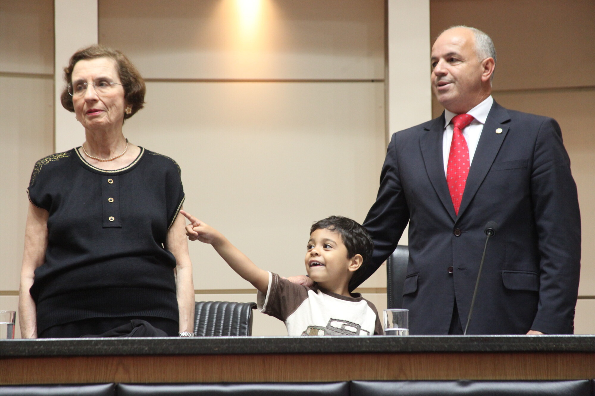 Sessão contou com a filha de Luiz Carlos Prestes, Anita Benário. FOTOS: Fábio Queiroz/Agência AL