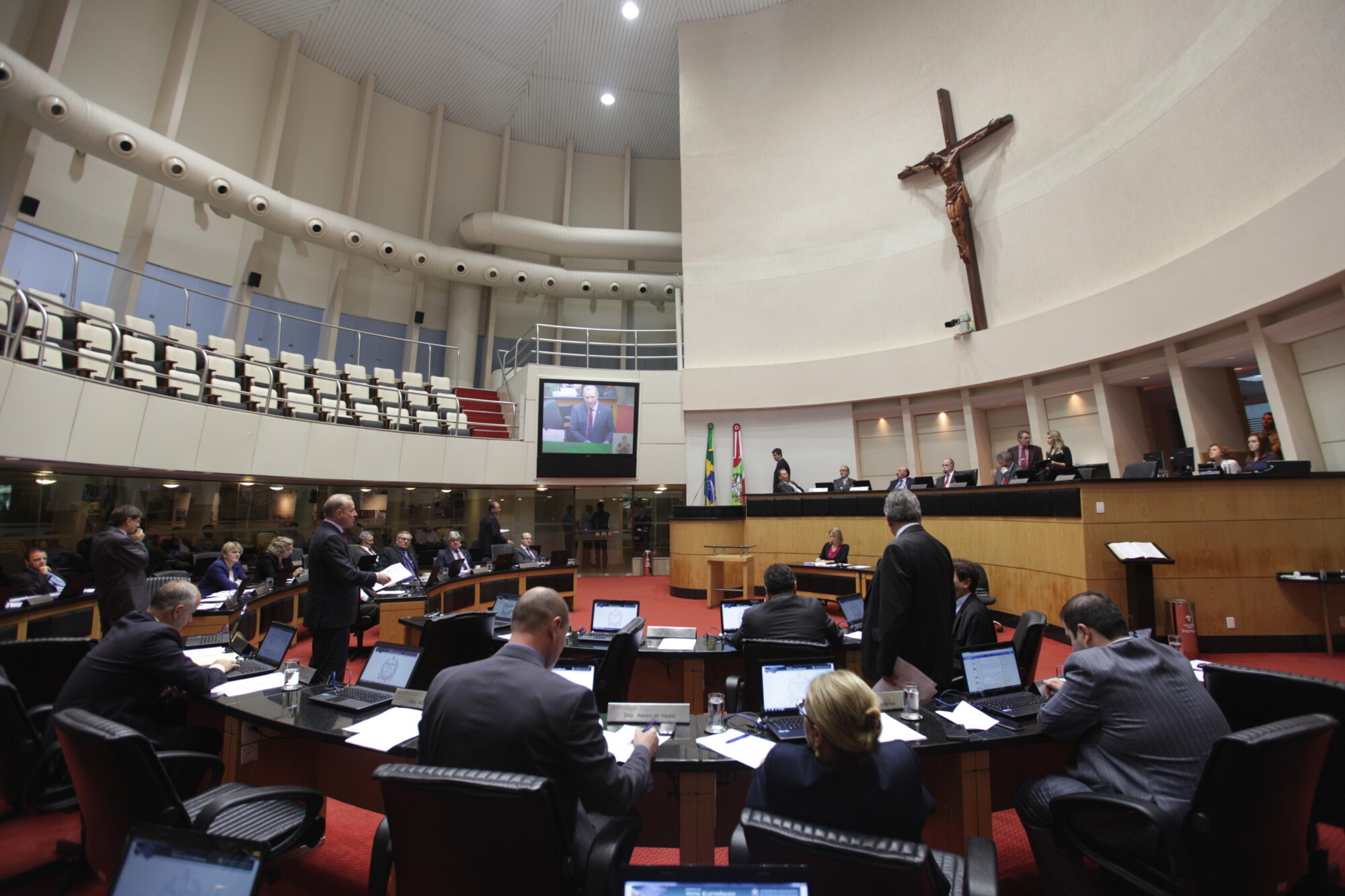 Assembleia derruba veto a projeto de proteção aos direitos dos autistas