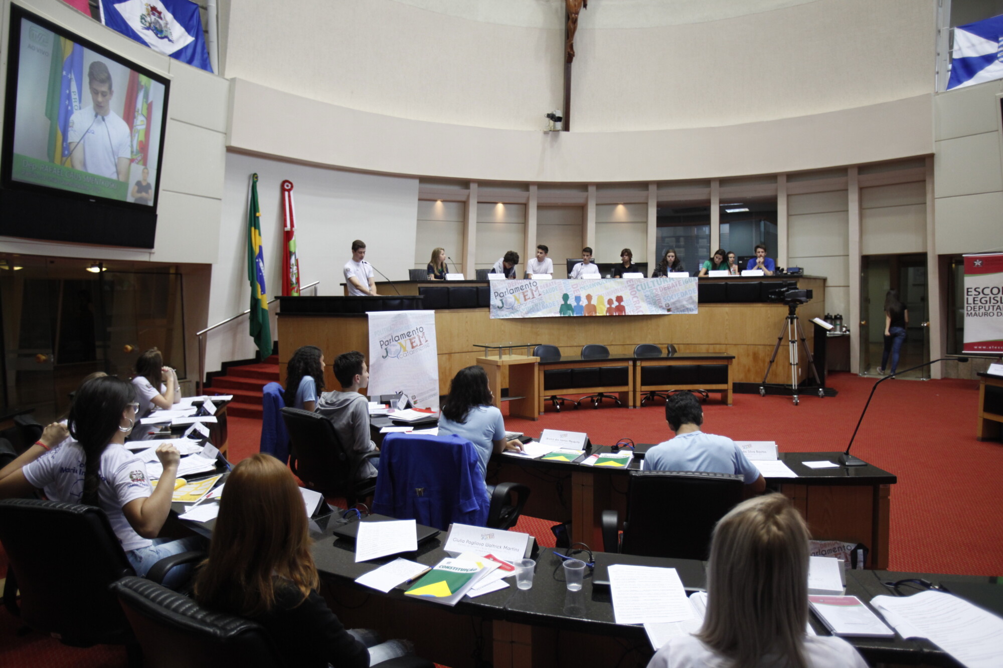 Sessão plenária marca encerramento da 18ª edição do Parlamento Jovem