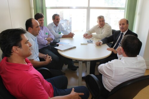 Zé Milton busca solução para avicultores do sul