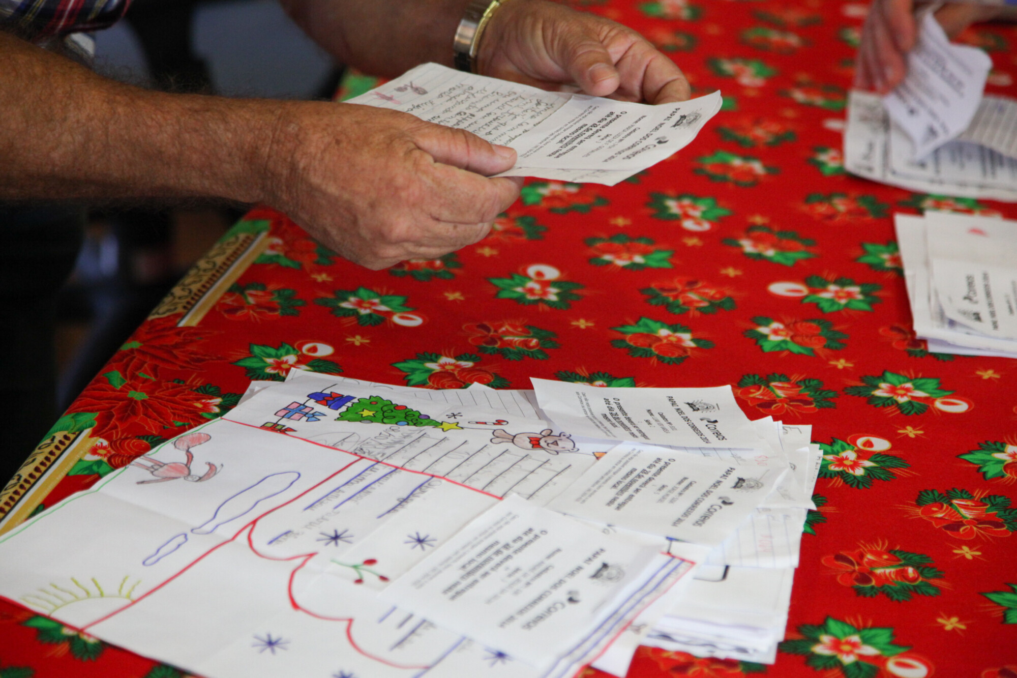 Campanha “Papai Noel dos Correios” quer arrecadar presentes para 19 mil crianças