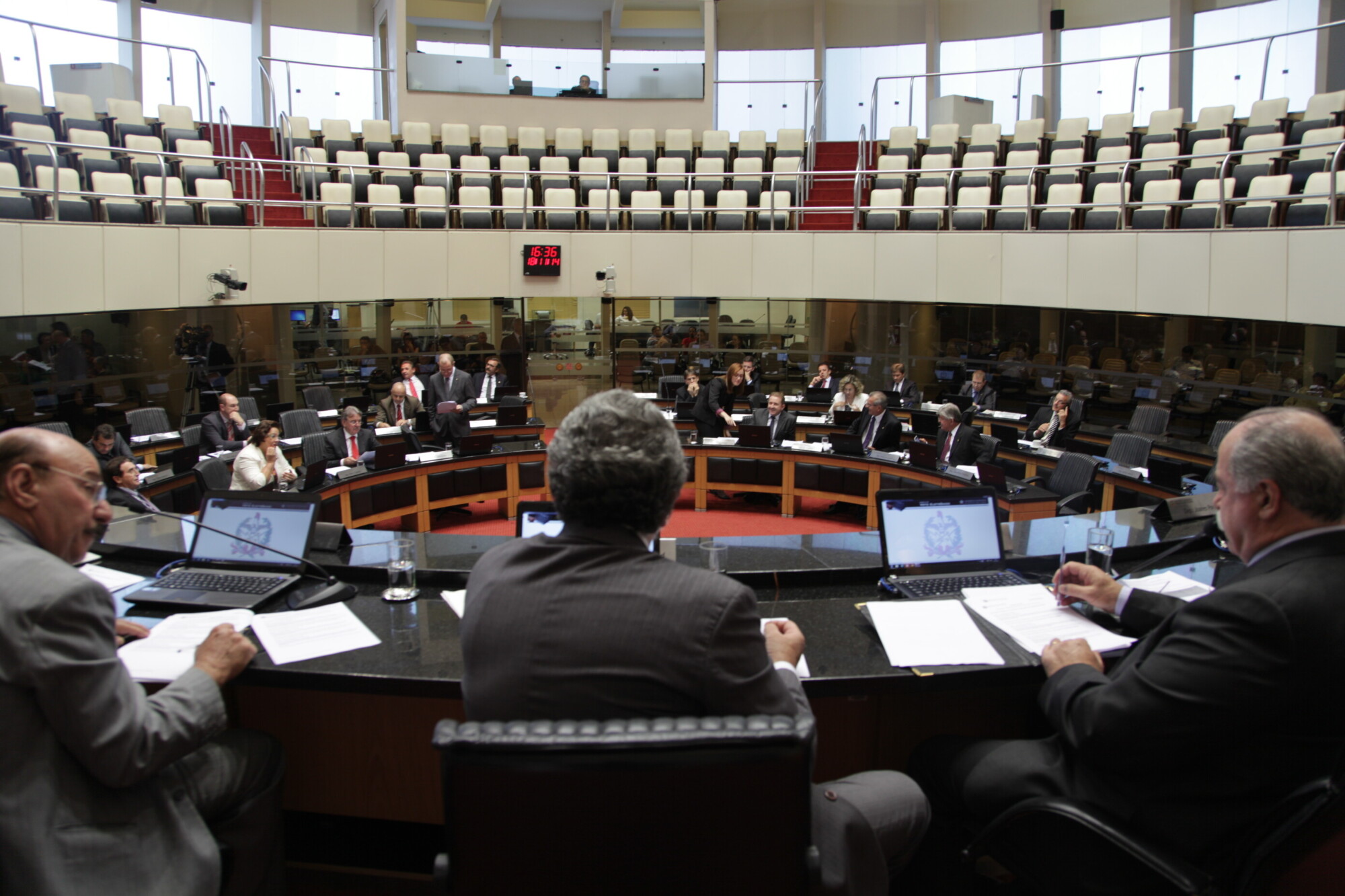 Deputados derrubam veto a projeto que amplia teste do pezinho
