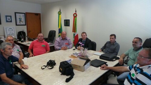 Comitiva de Tigrinhos busca recursos com o deputado Maurício Eskudlark
