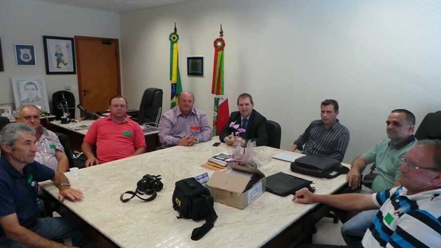 Comitiva de Tigrinhos busca recursos com o deputado Maurício Eskudlark
