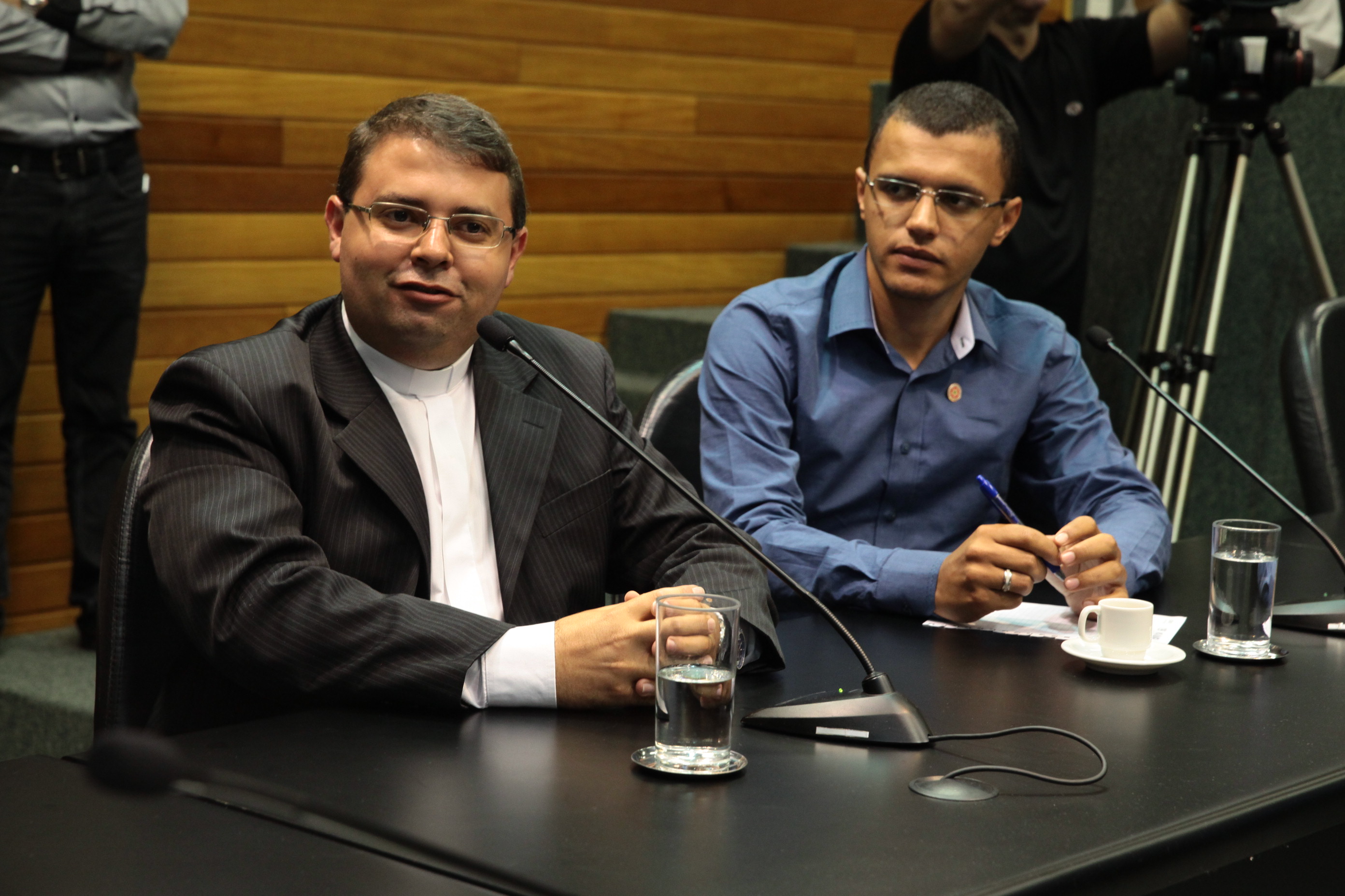 Reunião da Comissão de Segurança Pública. Padre Valmir e Deyvid de Mouro.  Foto: Miriam Zomer/ Agência AL