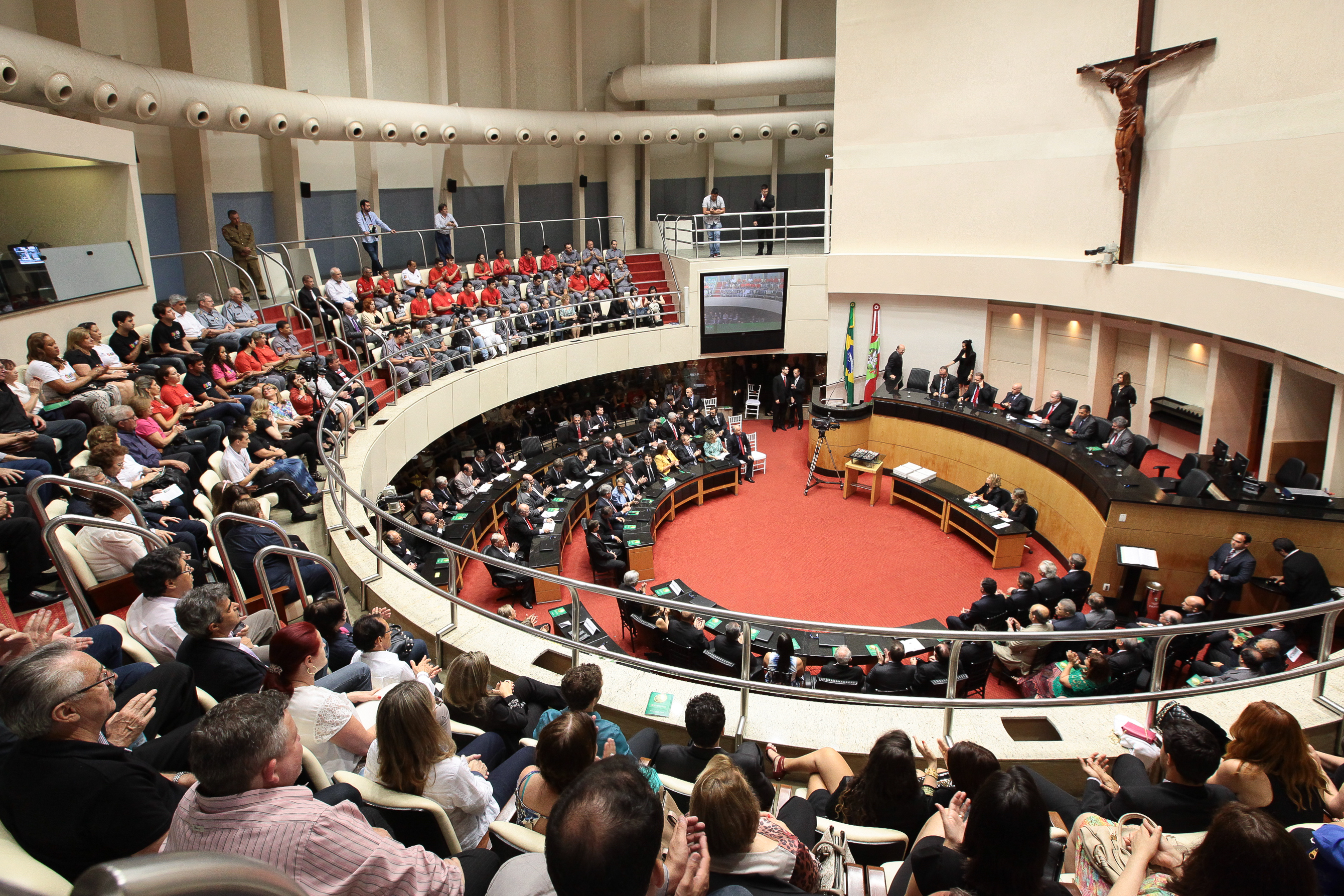 Sessão Solene de concessão da Comenda do Legislativo Catarinense
