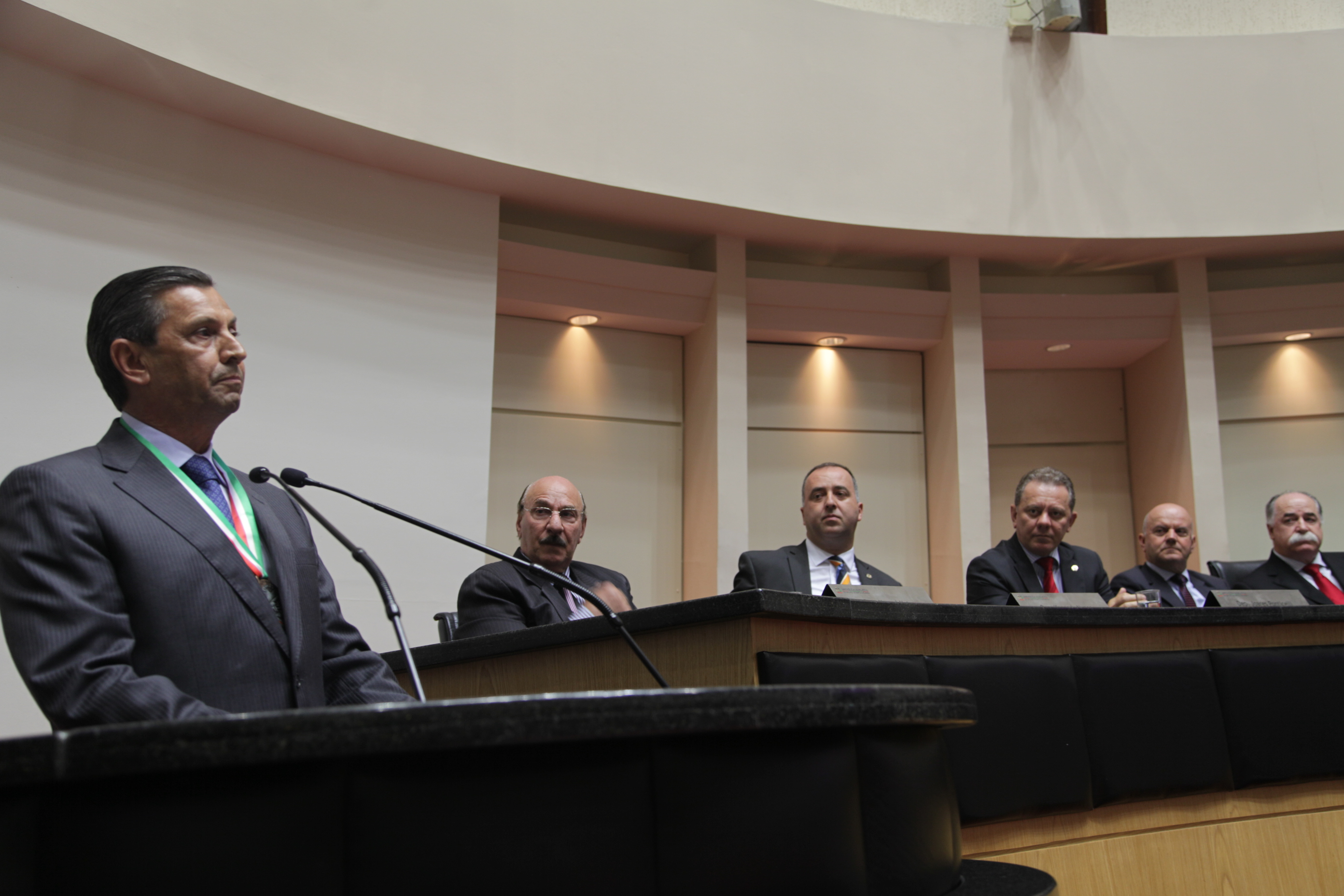 Julio Garcia fala em nome dos homenageados. Sessão Solene de concessão da Comenda do Legislativo Catarinense. Foto: Solon Soares/Agência AL