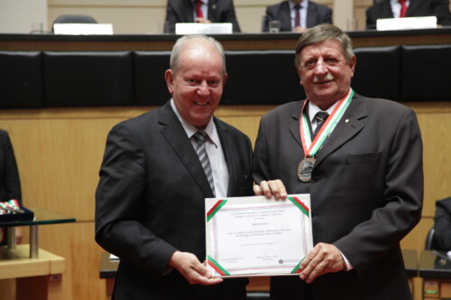 Edésio Justen recebe a maior homenagem da Assembleia Legislativa