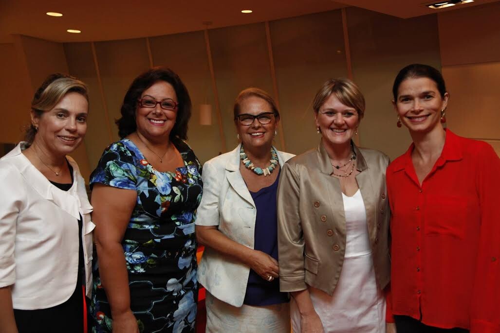 Bancada, suprapartidária, é composta por cinco deputadas: Ana Paula Lima, Dirce Heiderscheidt, Ada De Luca, Luciane Carminatti e Angela Albino