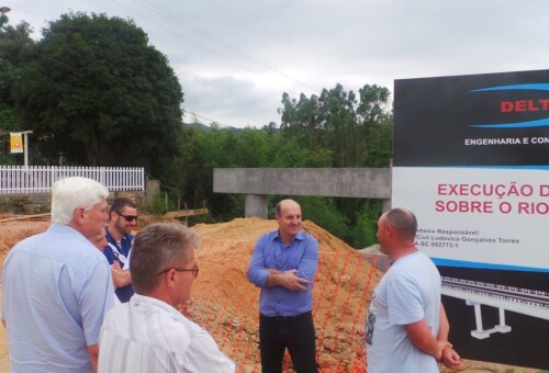 Deputado Zé Milton e prefeito José Schotten vistoriam obra de ponte em São Martinho