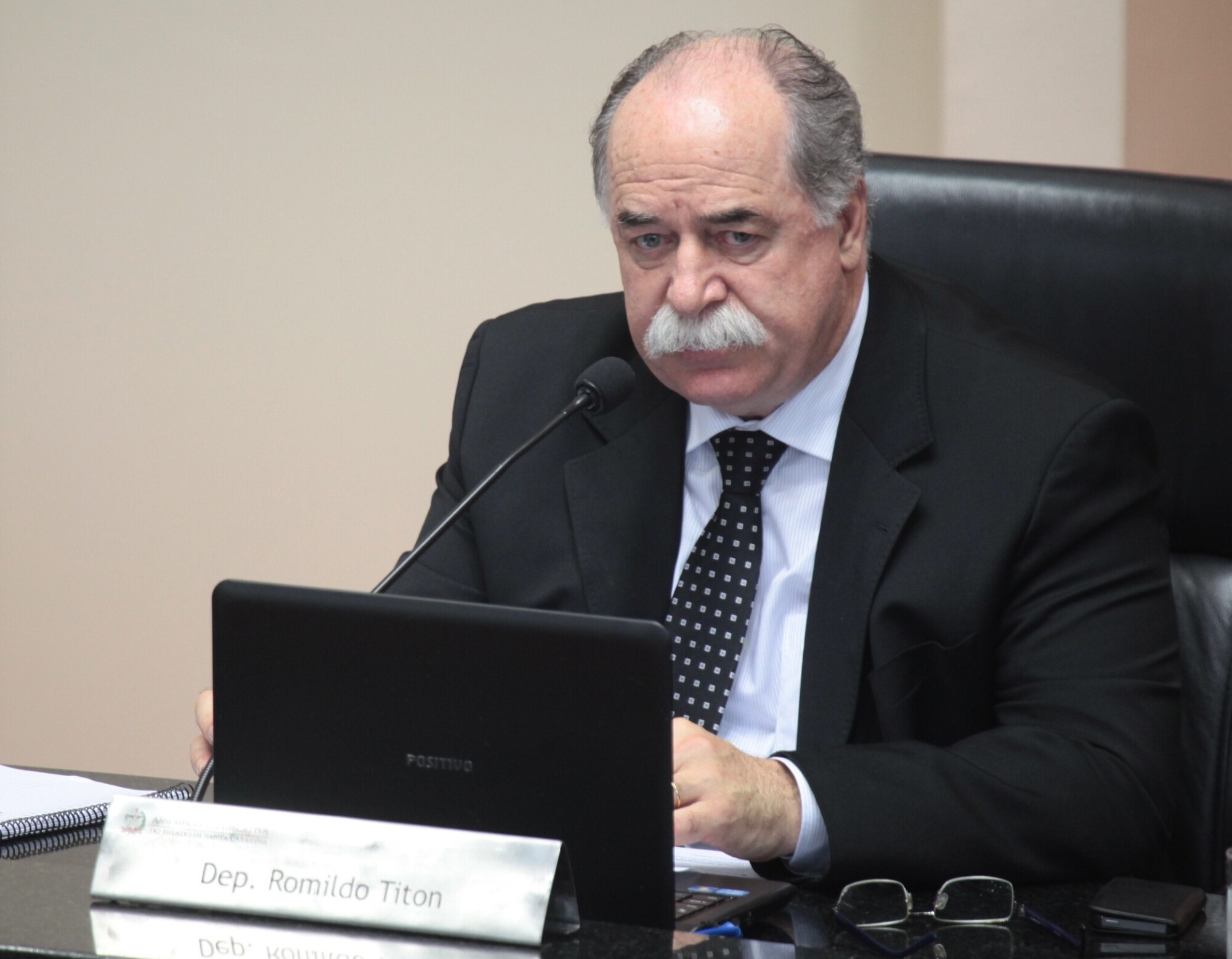 Romildo Titon pediu que recursos sejam investidos na saúde. FOTO: Miriam Zomer/Agência AL