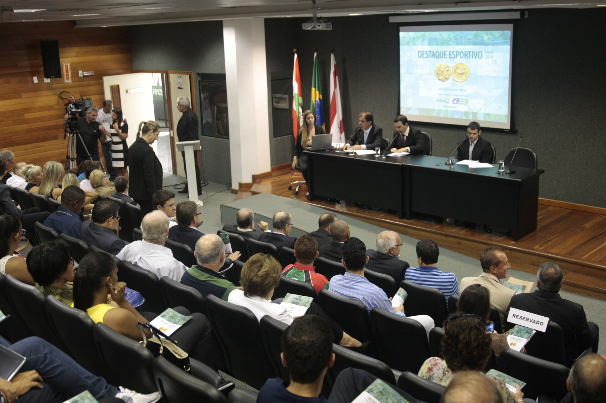 Prêmio Destaque Esportivo 2014 é entregue a representantes do esporte catarinense