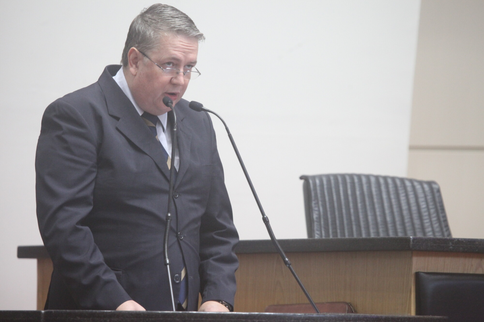 Fernando Ritter ocupou a tribuna da Assembleia nesta quinta-feira (11). FOTO: Fábio Queiroz/Agência AL
