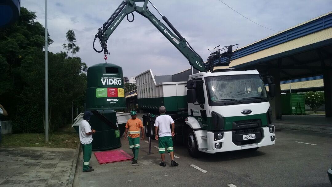 Primeiros contentores de vidro foram disponibilizados na área continental de Florianópolis. FOTO: Susana Rigo