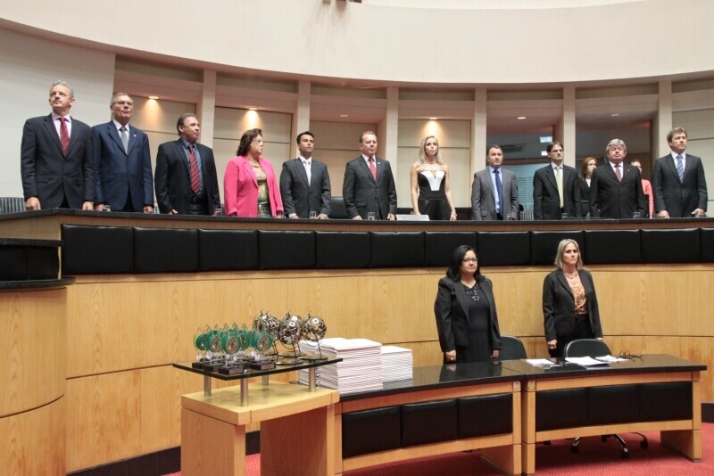 Legislativo certifica e premia a responsabilidade social de empresas e entidades