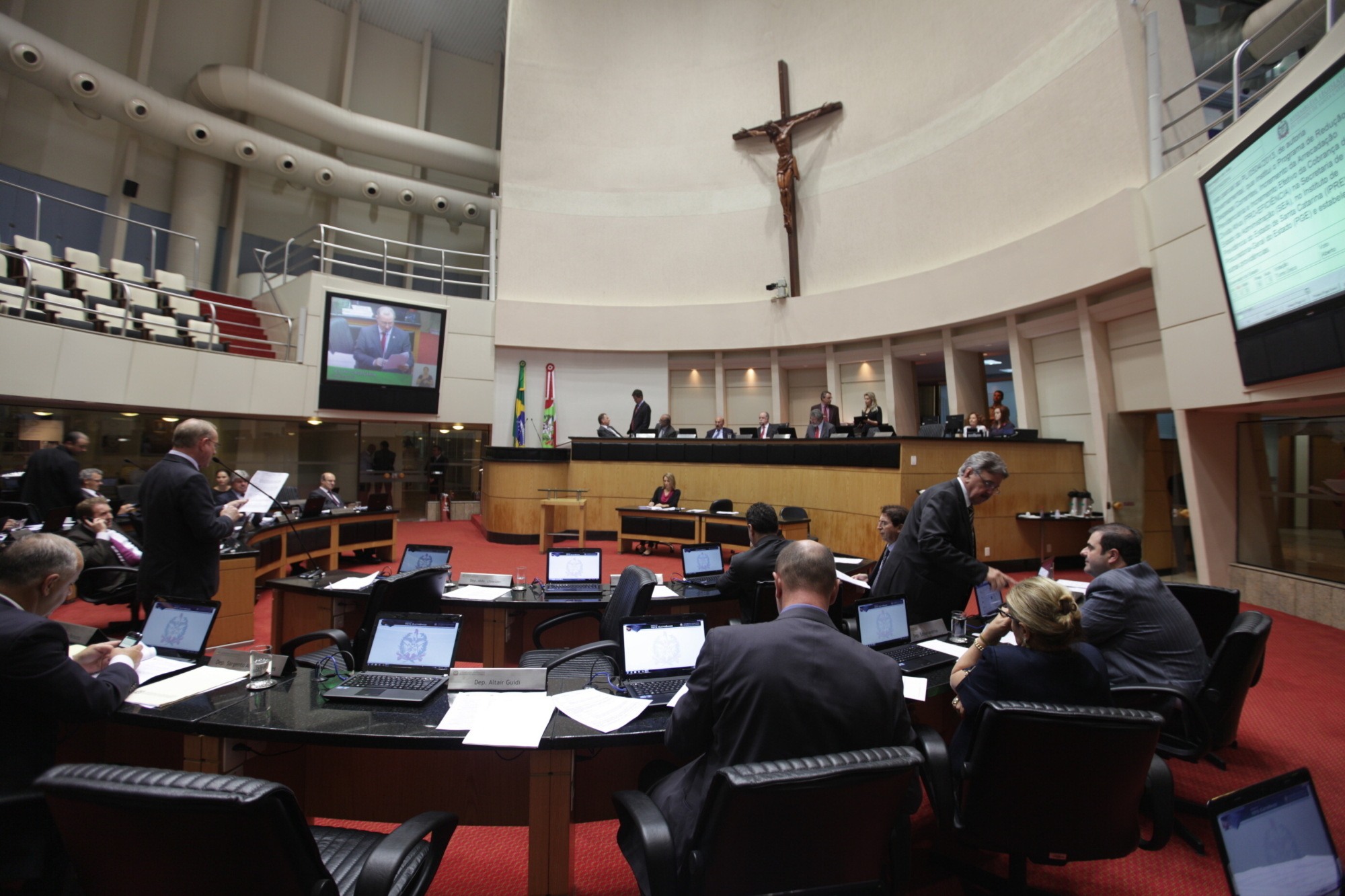 Ano legislativo de 2014 termina com mais de 350 proposições aprovadas
