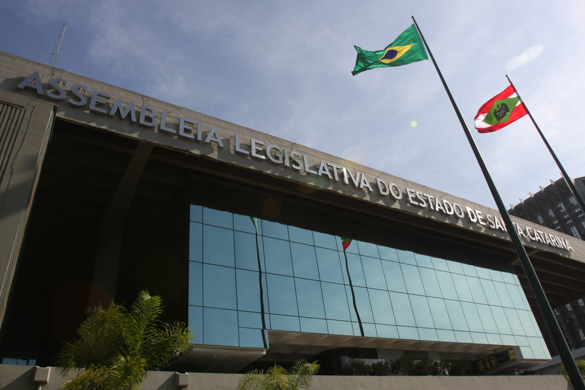 Confira os deputados que foram empossados e os que deixam a Assembleia