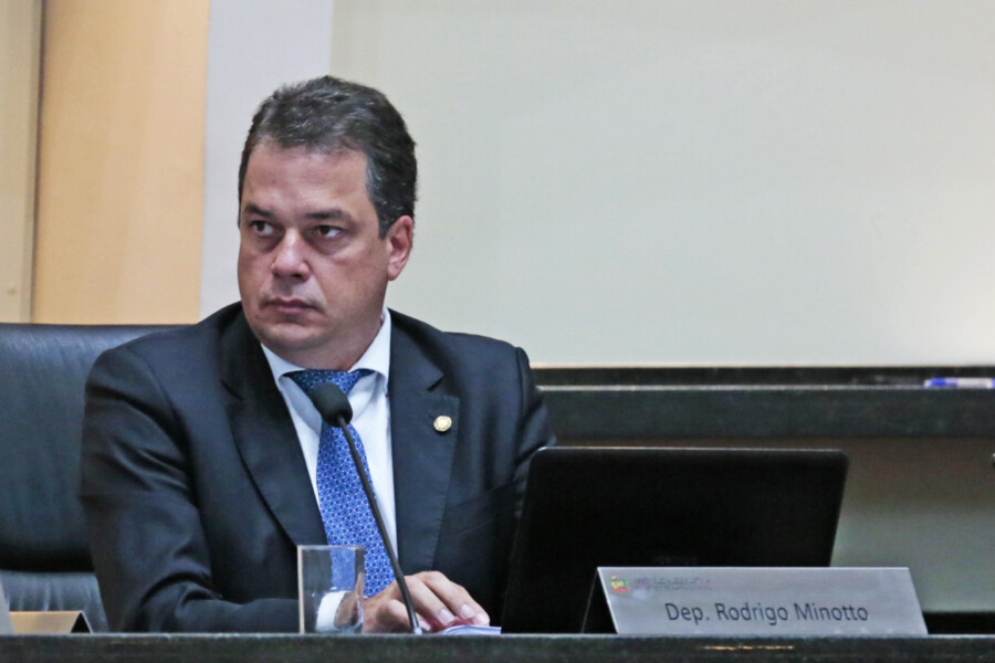 Deputado Rodrigo Minotto cumpre agenda na Amesc