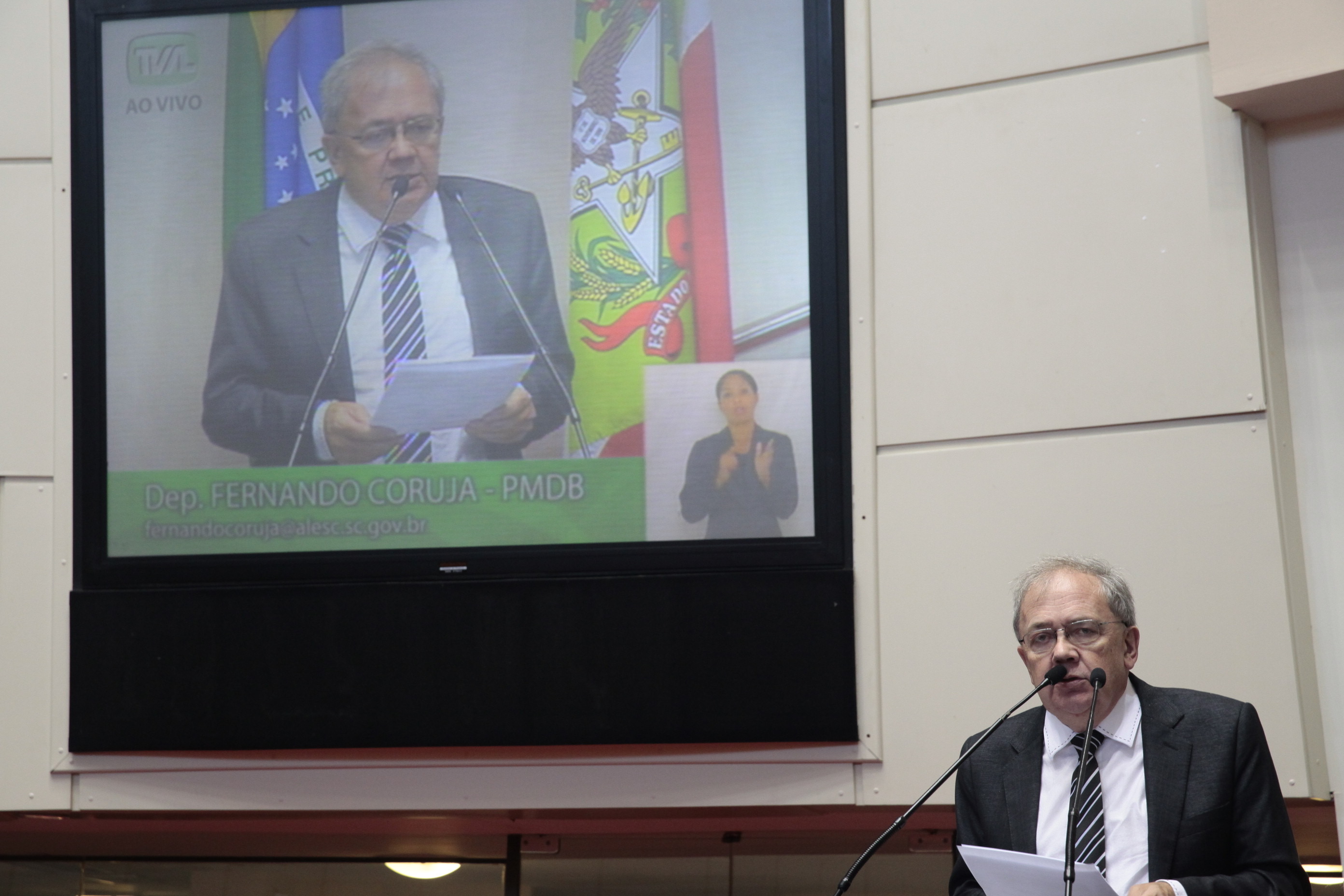 Sessão Ordinária - Plenário Osni Régis. Deputado Fernando Coruja (PMDB) Foto: Eduardo Guedes de Oliveira / Agência AL