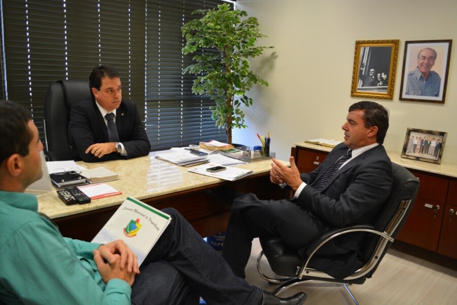 Deputado Rodrigo Minotto recebe a visita do prefeito e do presidente da Câmara de Vereadores de Forquilhinha