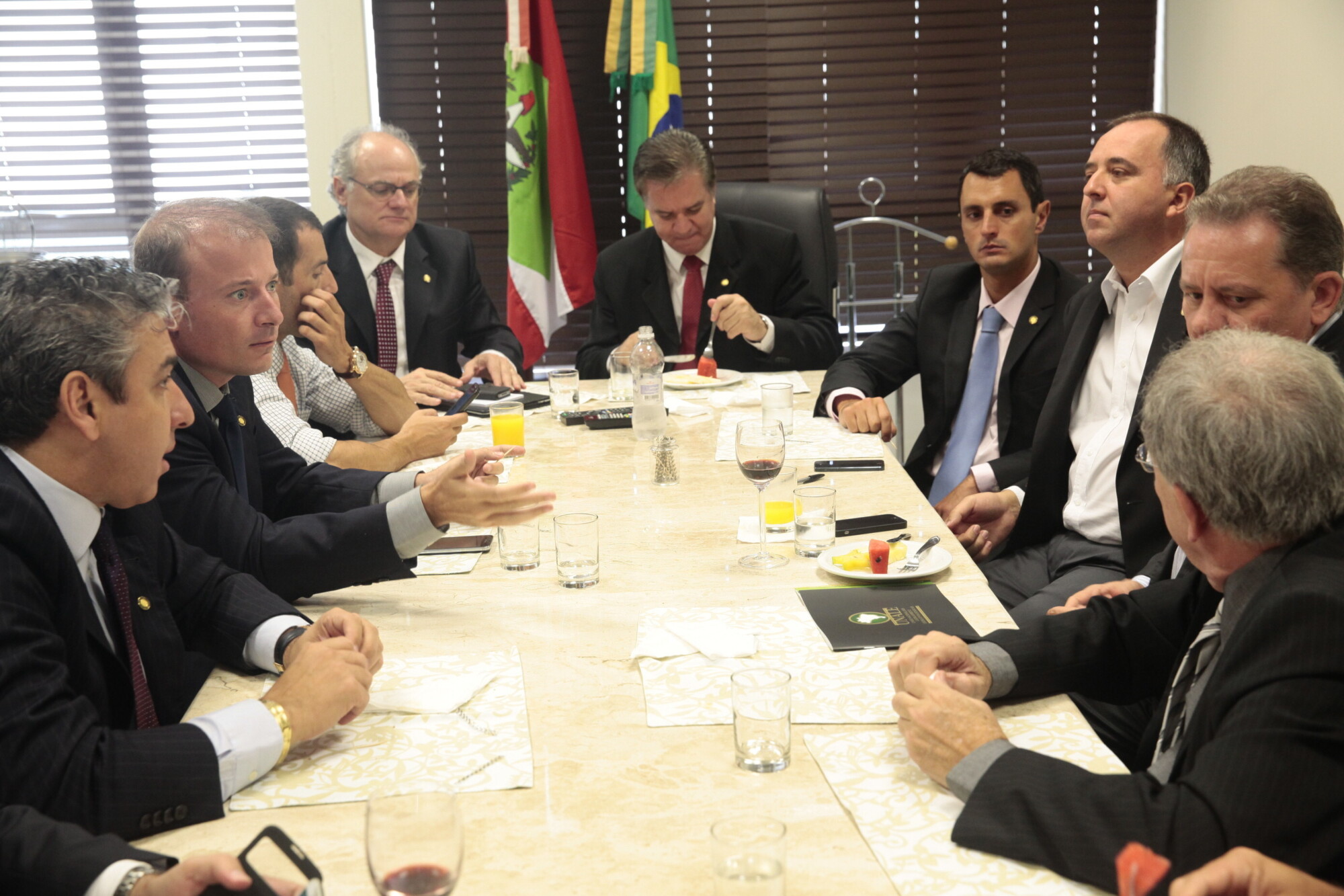 Novos deputados conhecem instituição representativa de legisladores estaduais