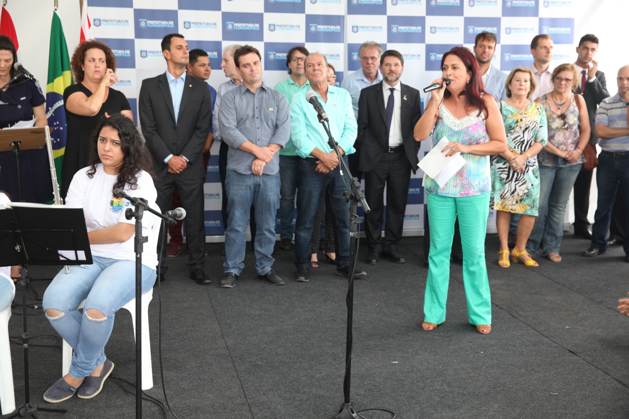 Autoridades municipais e estaduais prestigiam a inauguração da creche