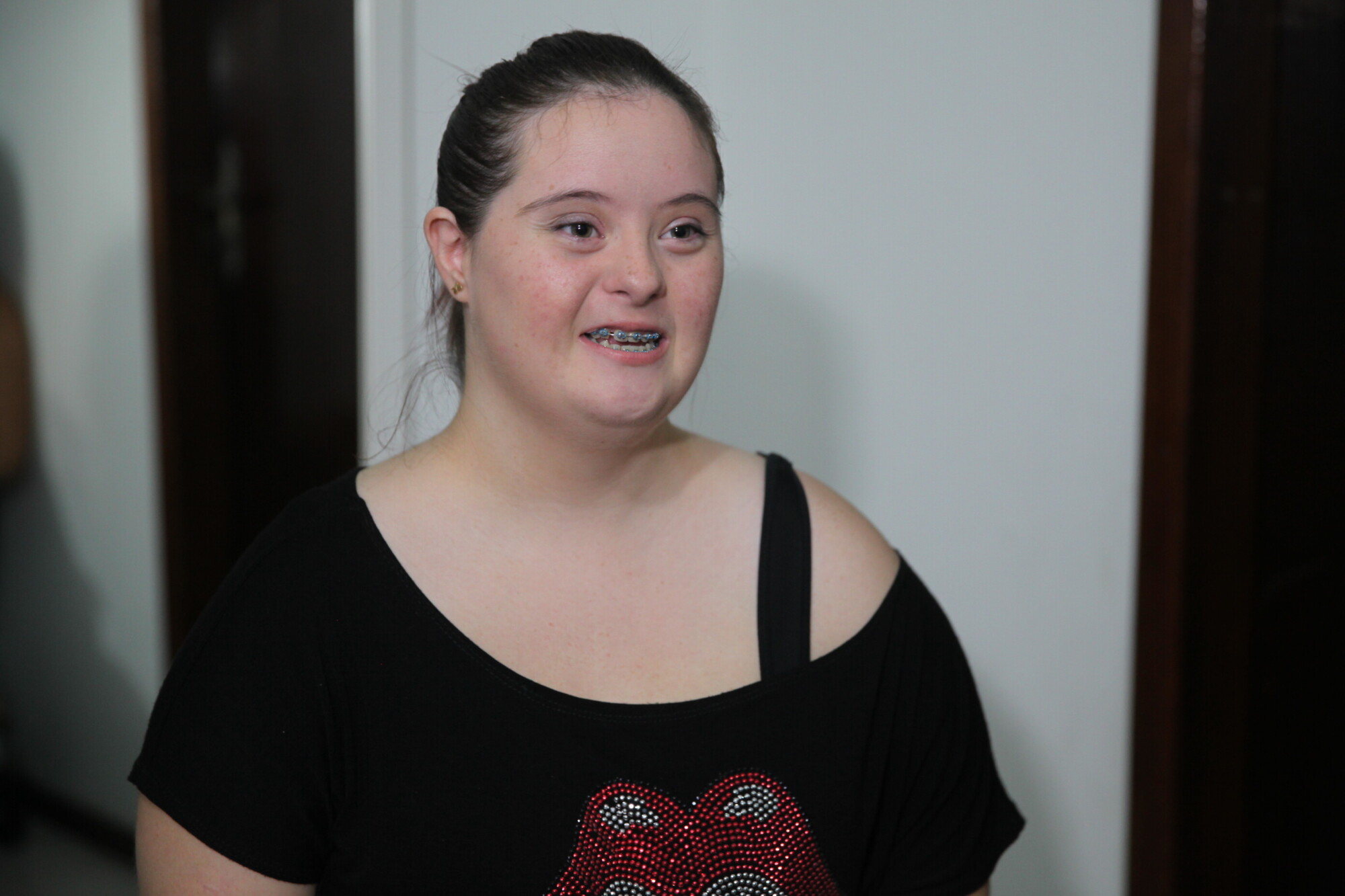 Maria Custodio Morellato, 22 anos, é apaixonada por música e deseja montar seu próprio show FOTO: Miriam Zomer/Agência AL