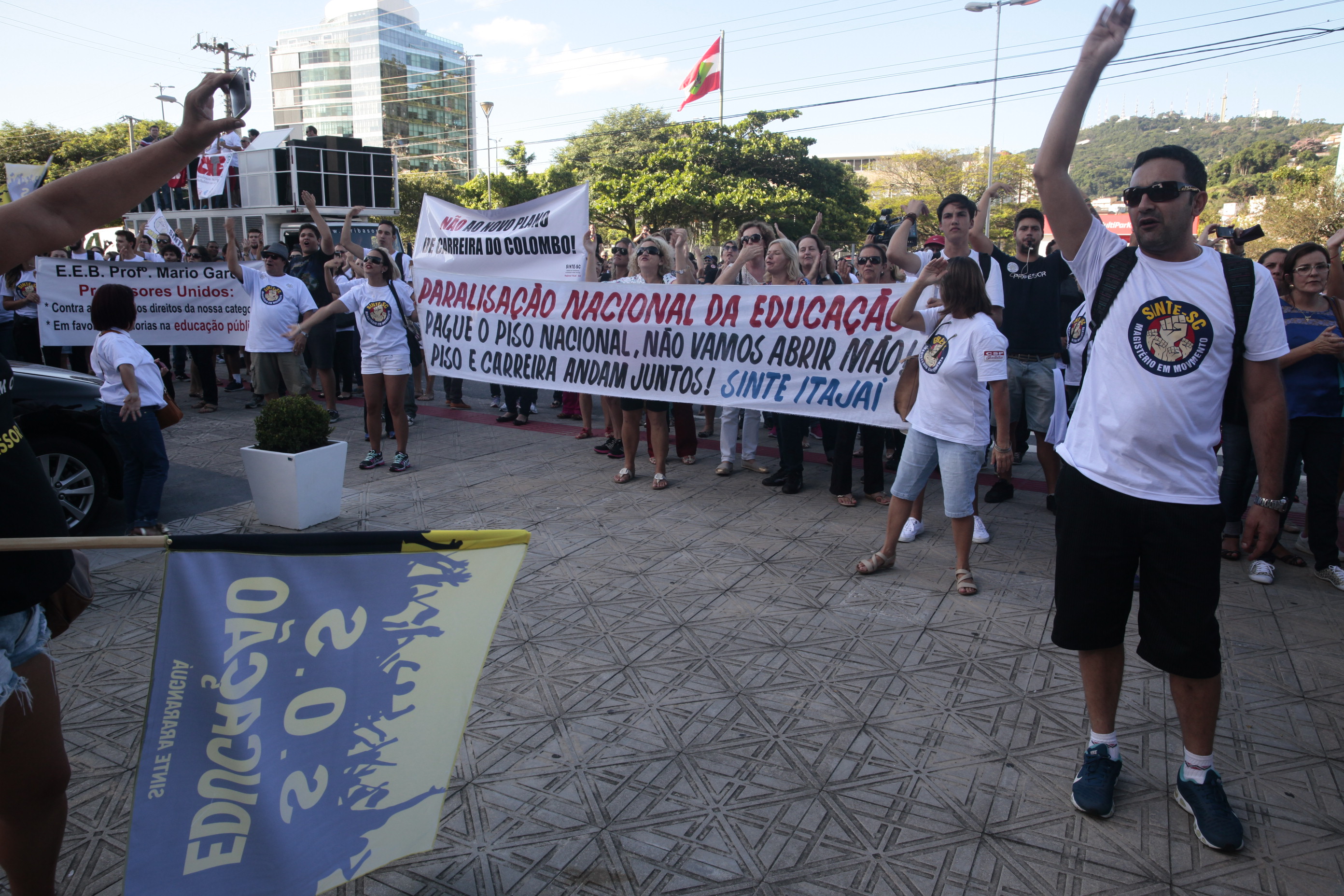 Professores fazem manifestação em frente à Assembleia Legislativa. Foto: Eduardo Guedes de Oliveira / Agência AL