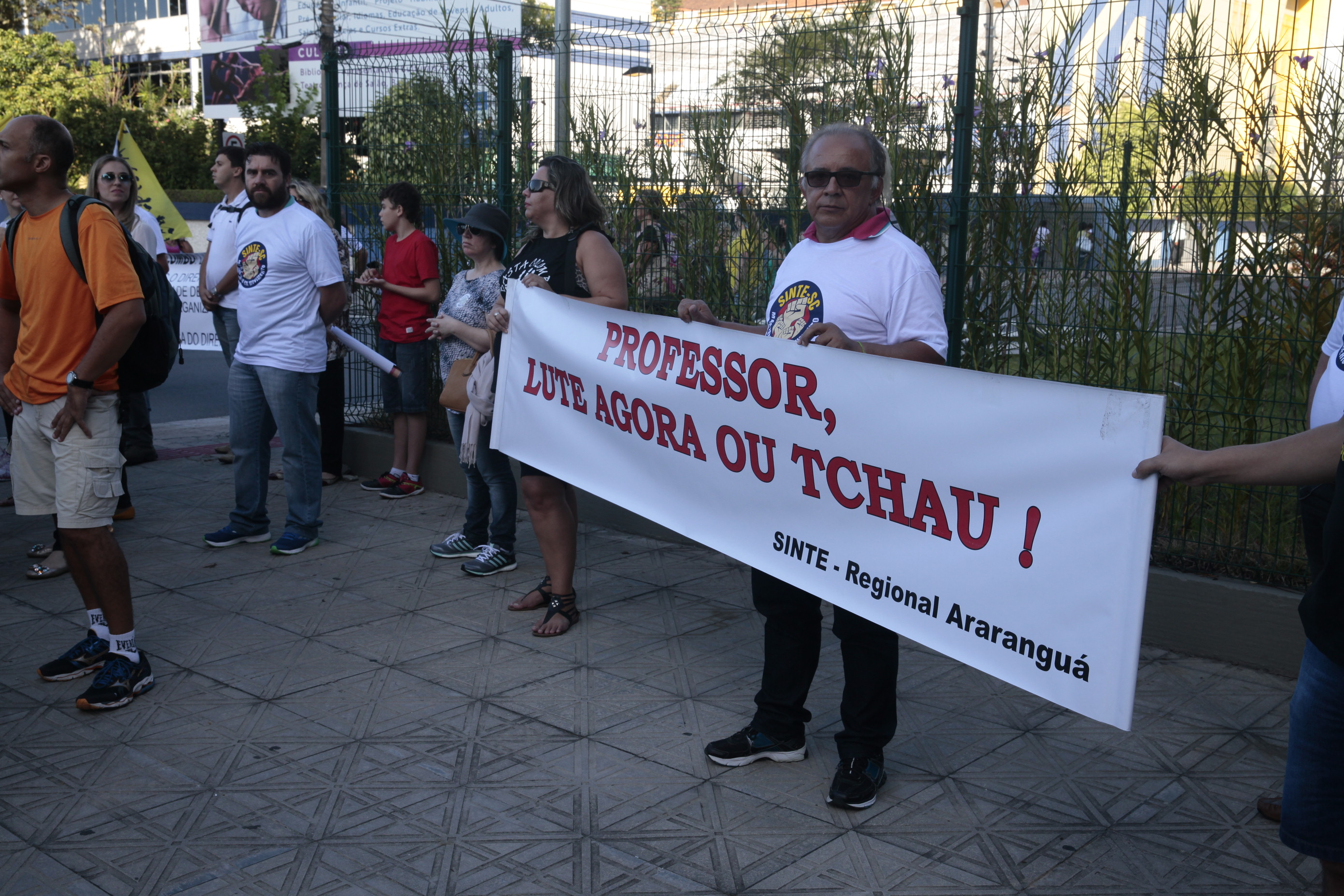 Professores fazem manifestação em frente à Assembleia Legislativa. Foto: Eduardo Guedes de Oliveira / Agência AL