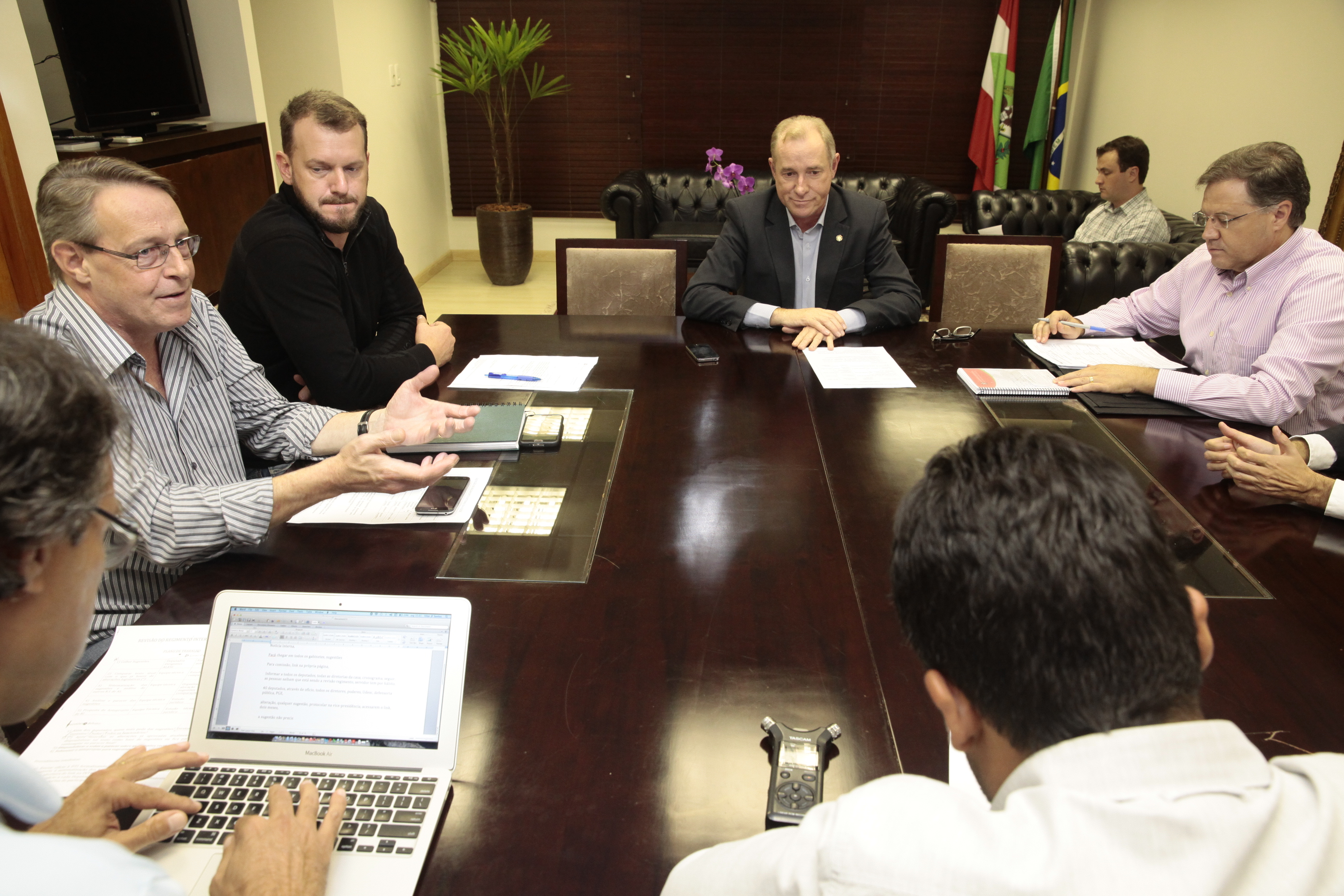 Comissão parlamentar para consolidar a legislação estadual e aprimorar o Regimento Interno. Foto: Miriam Zomer/Agência AL