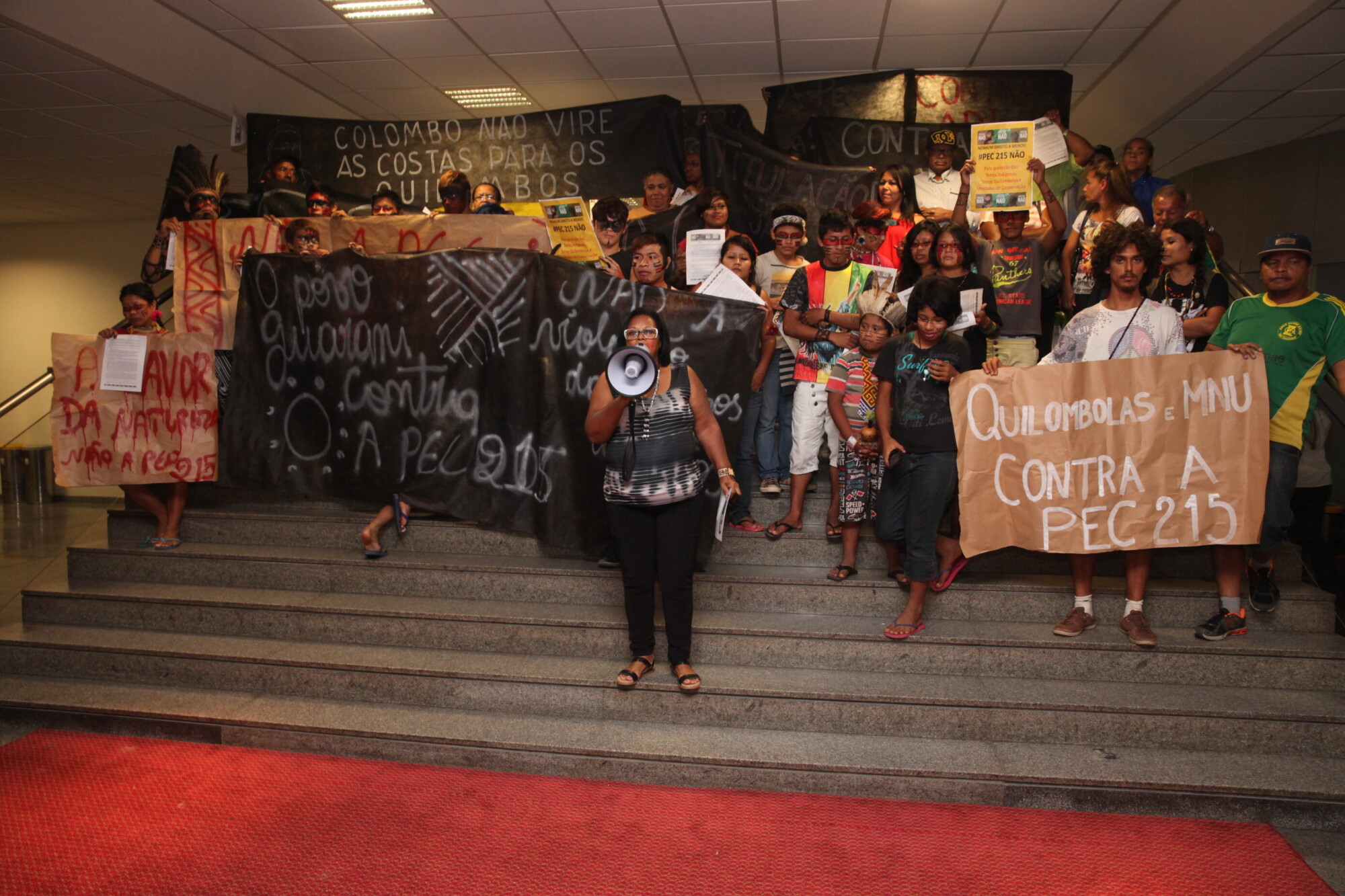 Índios e quilombolas protestam contra PEC e Adin