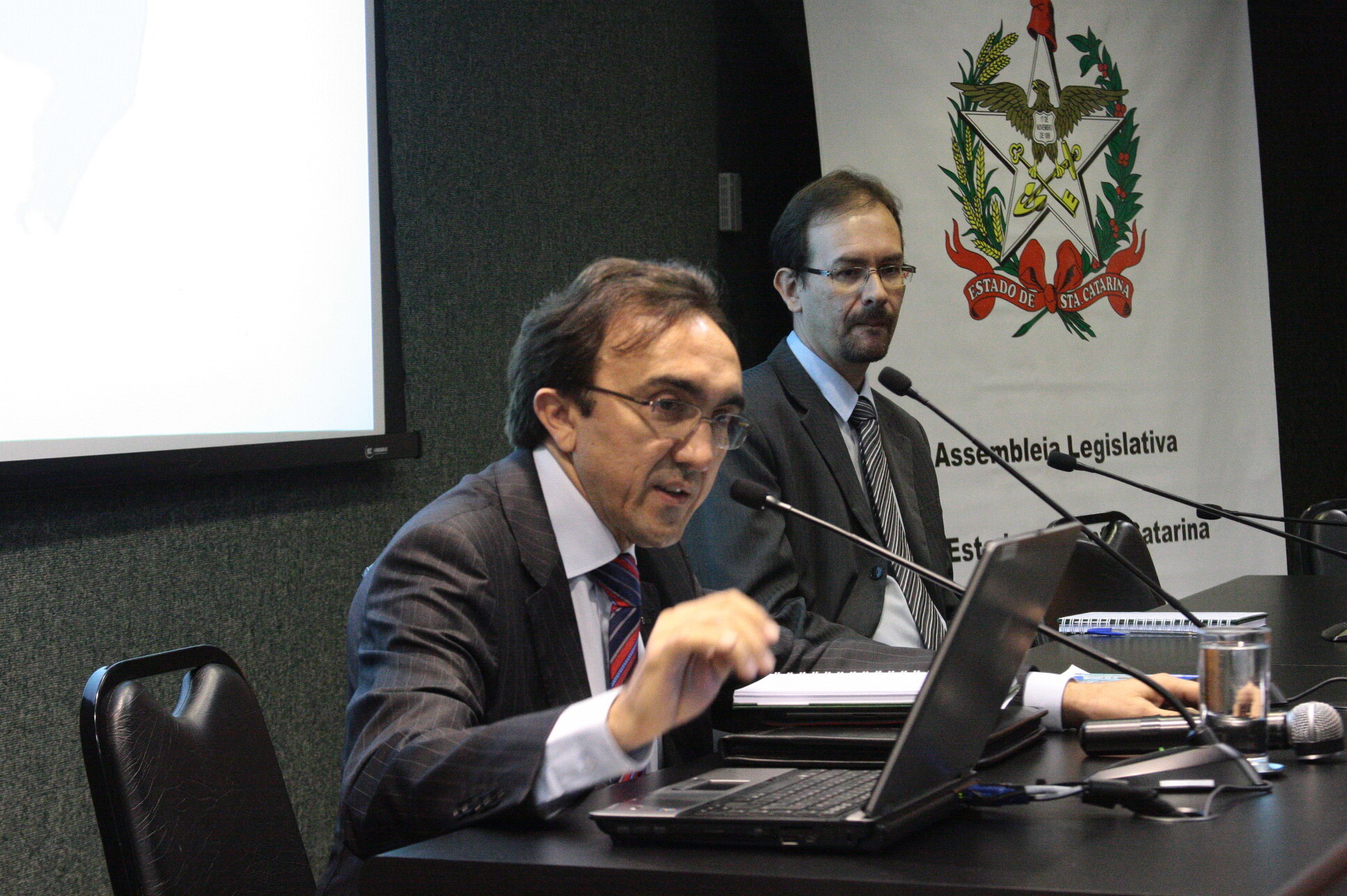 Reitor da Udesc apresenta desafios da instituição à Comissão de Educação