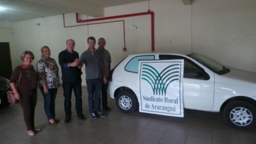 Zé Milton entrega veículo ao Sindicato Rural de Araranguá