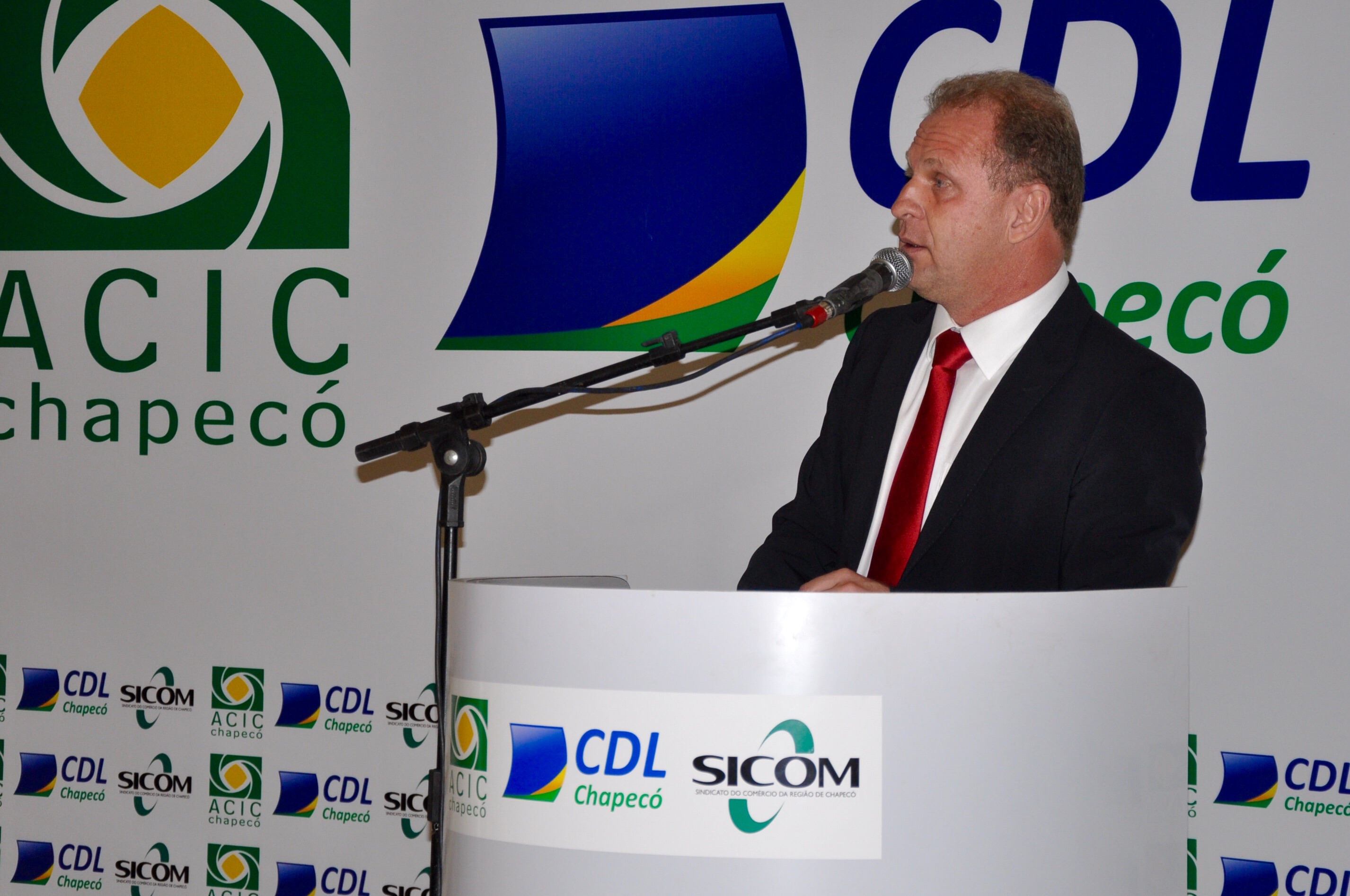 Palestra do presidente da Assembleia Legislativa, Gelson Merisio (PSD), à convite de lideranças empresariais em Chapecó. Fotos: Karine Lucinda