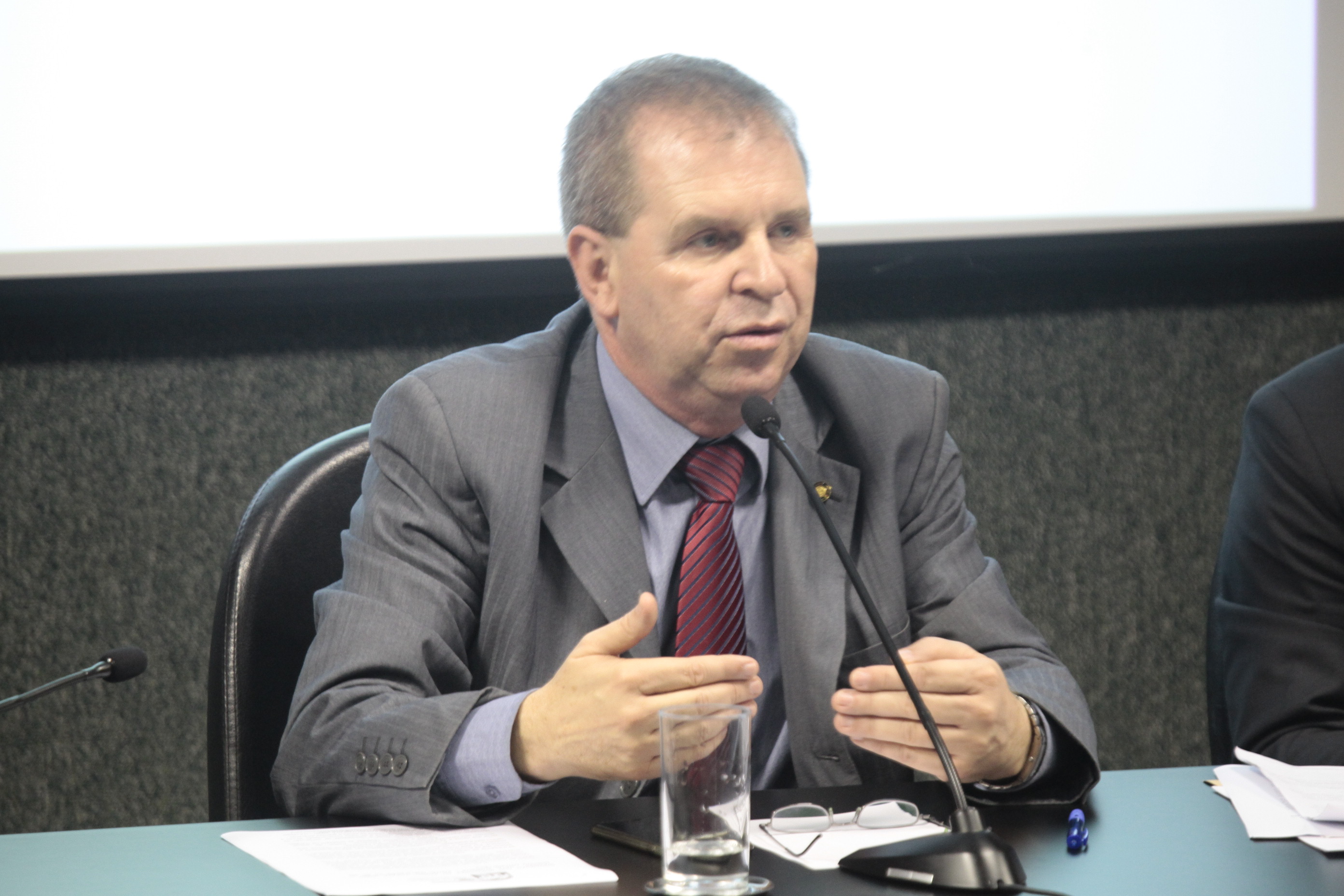 Deputado Mauricio Eskudlark (PSD) na Comissão de Transportes - Projeto de Revitalização da Rodovia Antonio Heil. foto: Humberto Gesser | Agencia AL