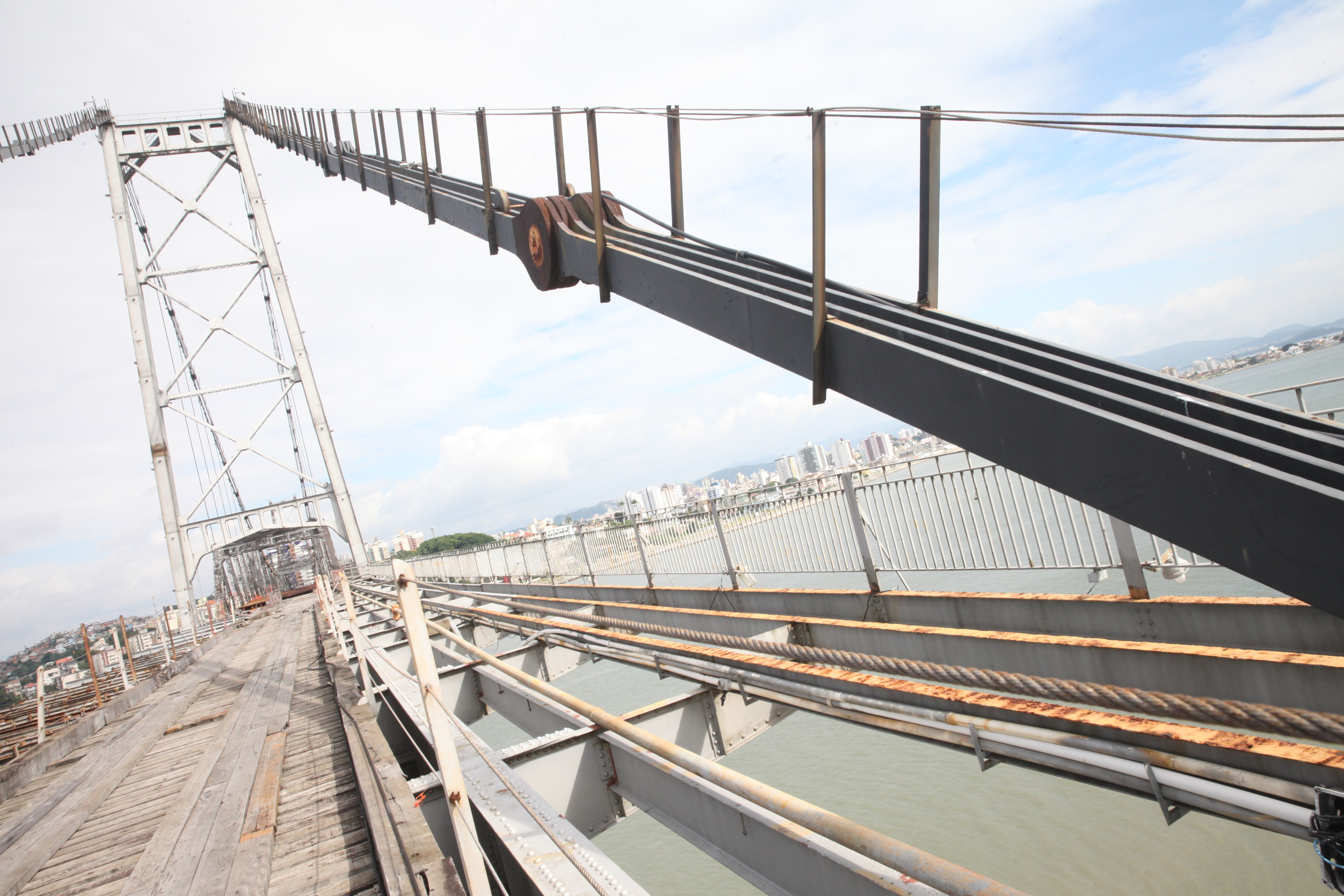 Comissão de Transporte, presidida pelo deputado João Amin (PP), promove vistoria na Ponte Hercílio Luz. Foto: Fábio Queiroz / Agência AL