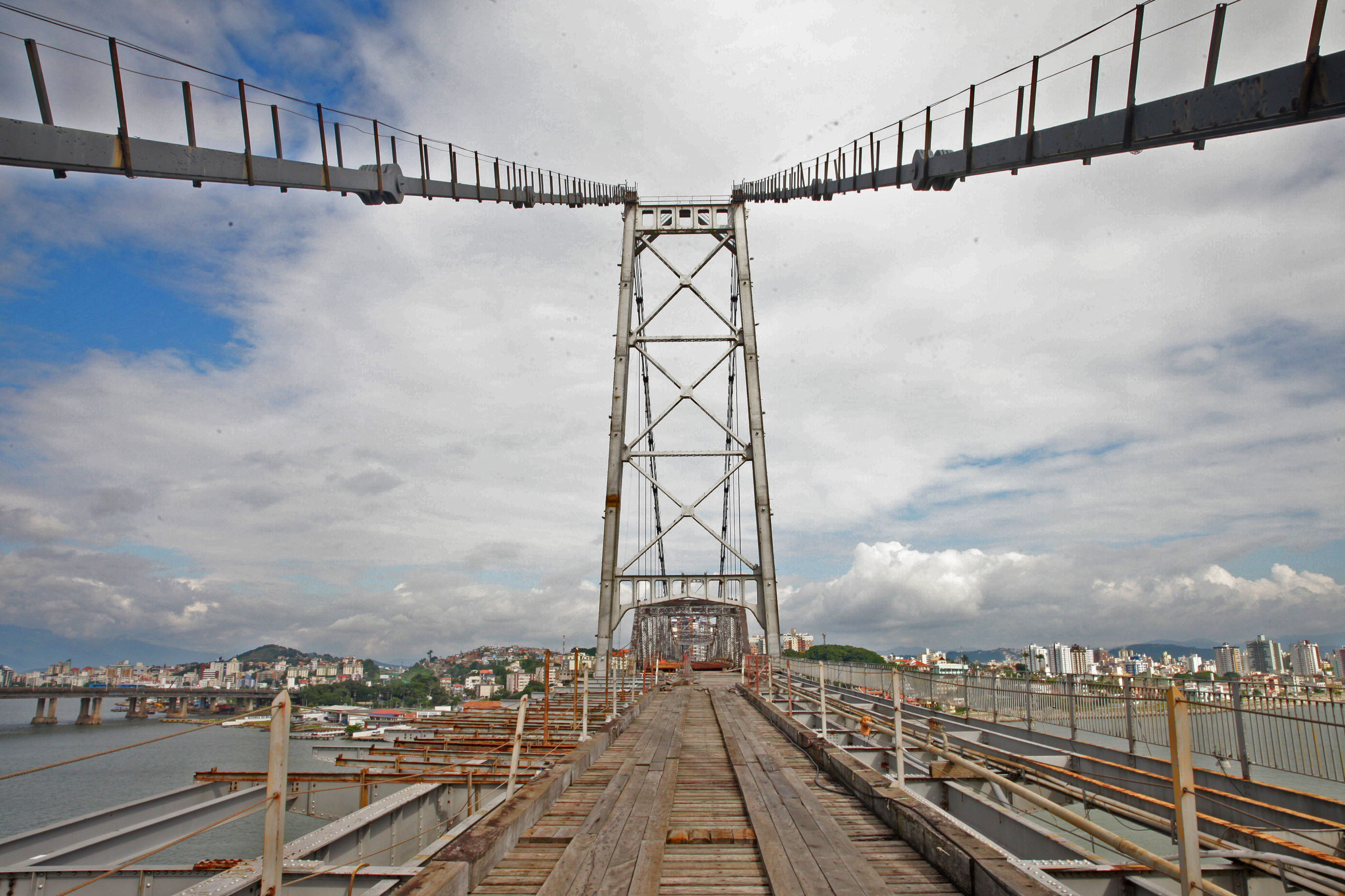 Comissão de Transporte, presidida pelo deputado João Amin (PP), promove vistoria na Ponte Hercílio Luz. Foto: Fábio Queiroz / Agência AL