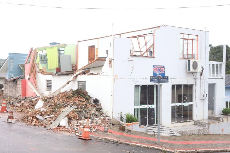 Prédio destruído em Xanxerê