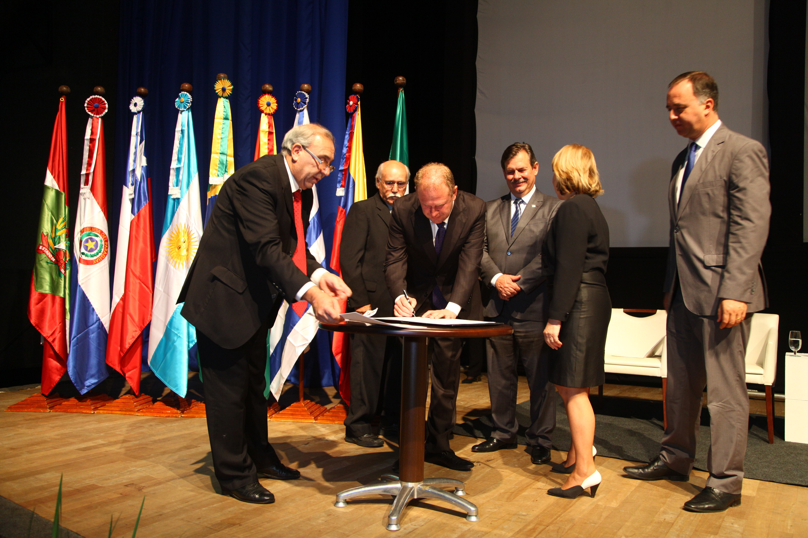Assinatura da Carta de Cgapecó - 2º Seminário Mercosul Cidadão