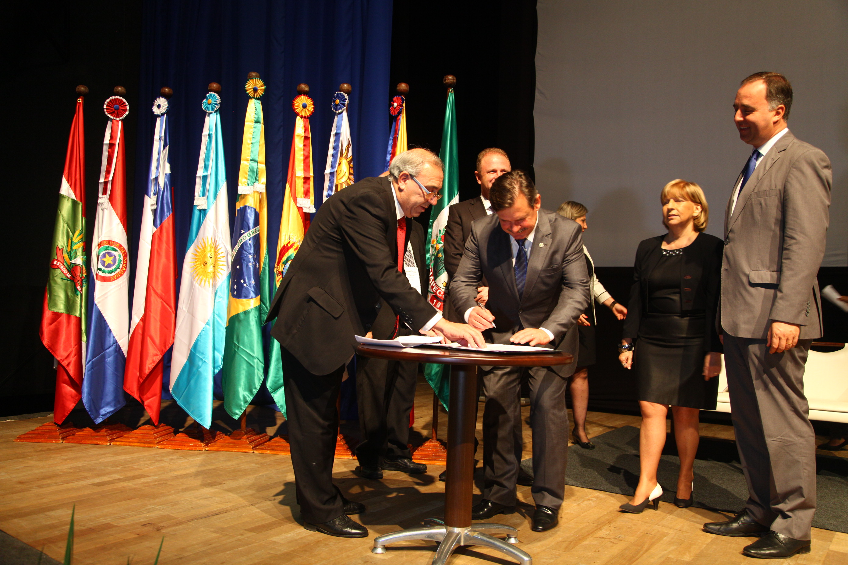 Assinatura da Carta de Cgapecó - 2º Seminário Mercosul Cidadão