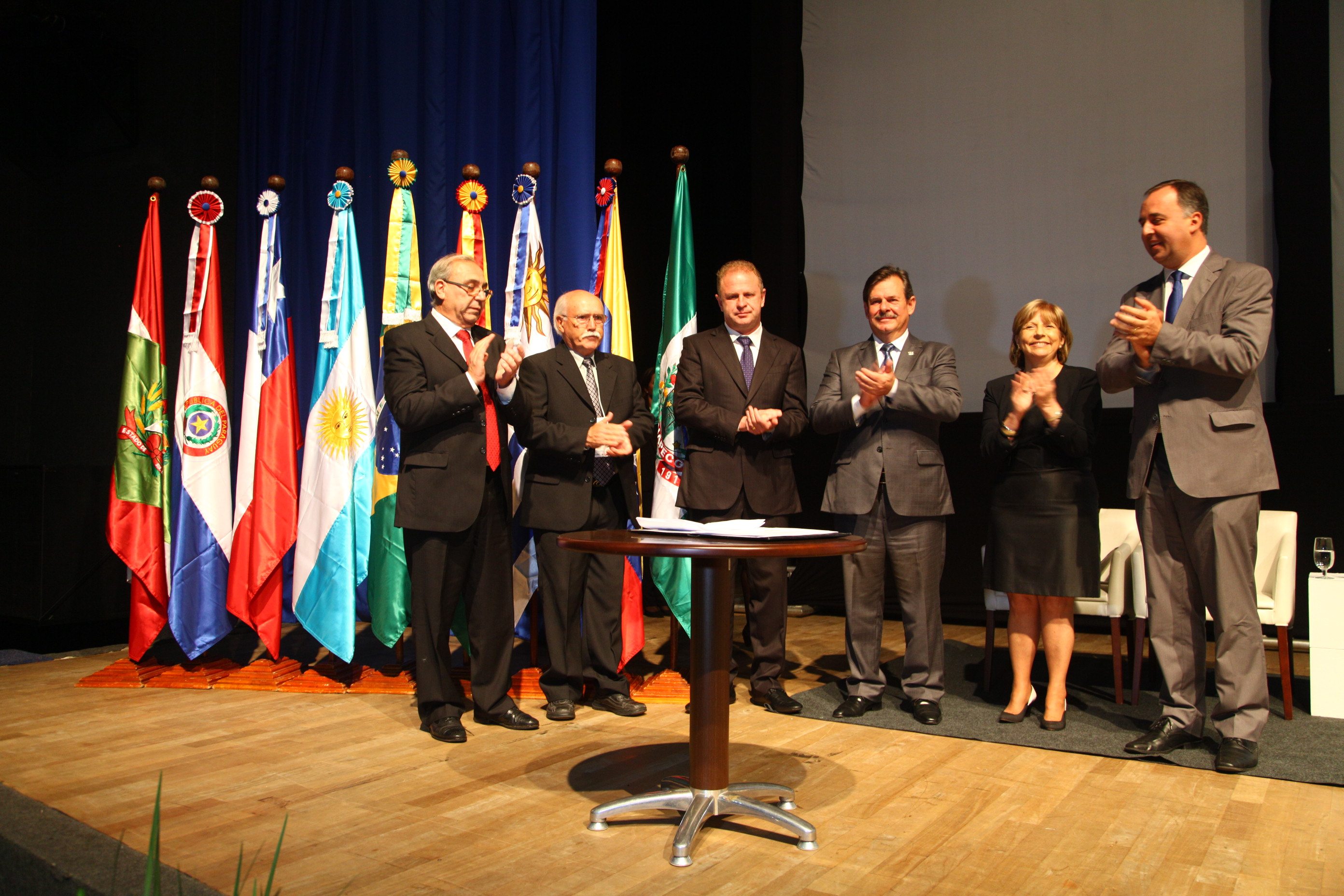 Assinatura da Carta de Cgapecó - 2º Seminário Mercosul Cidadão