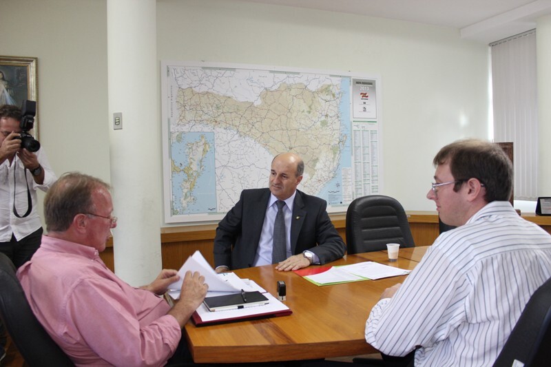 Deputado Zé Milton e o presidente do Deinfra, Wanderley Agostini