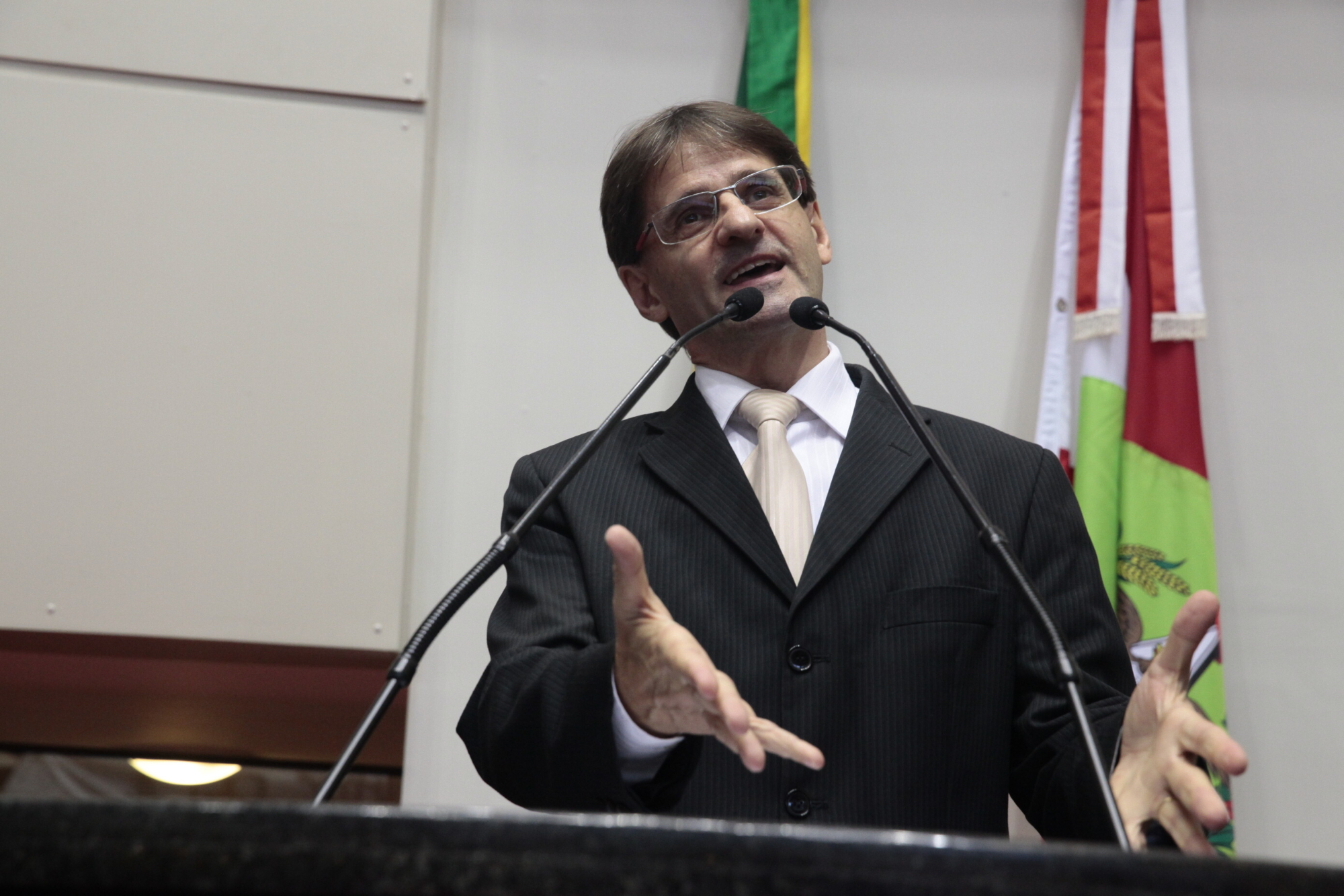PECs propõem aumento de recursos para Educação em SC