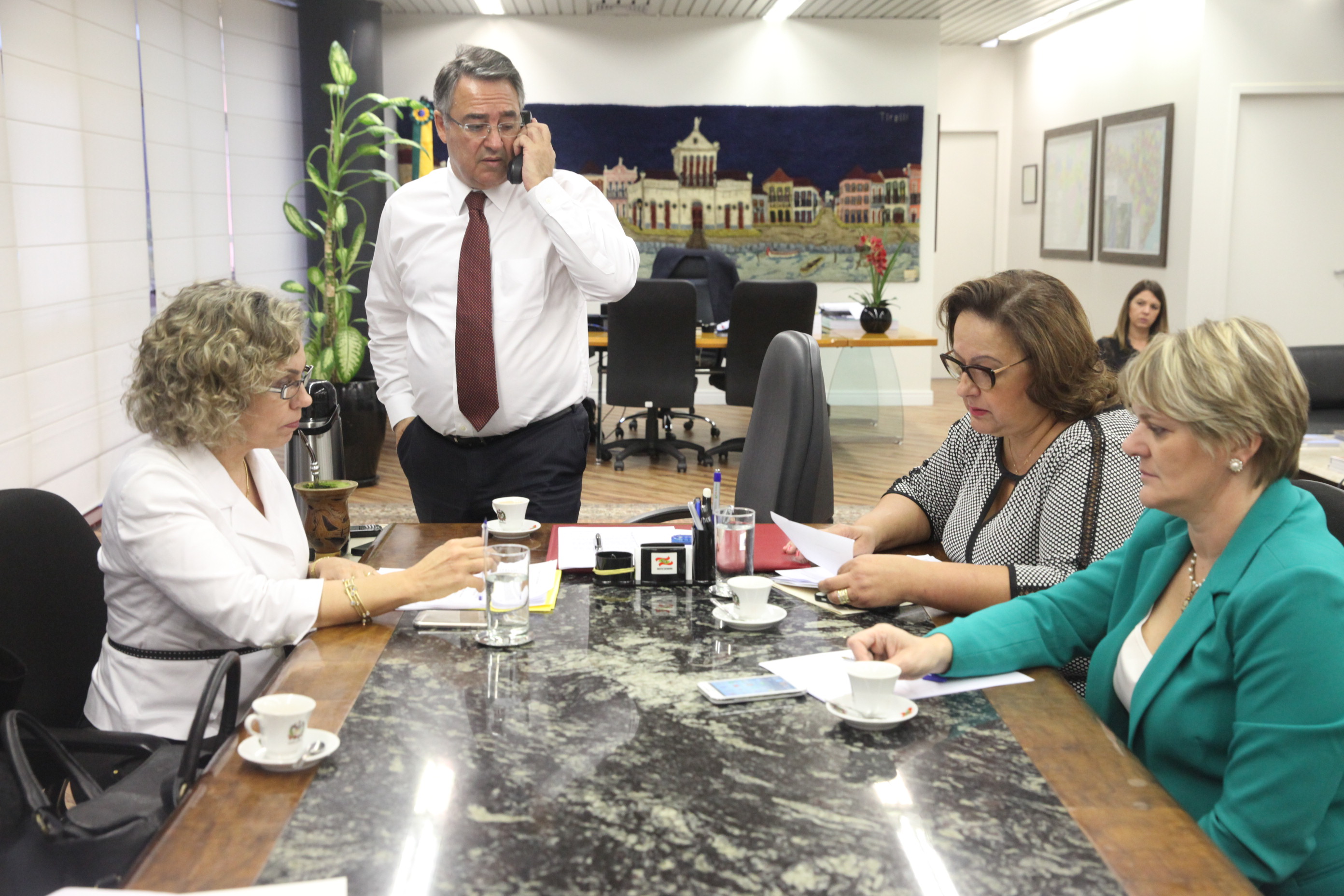 Bancada Feminina Reúne-se com Governador