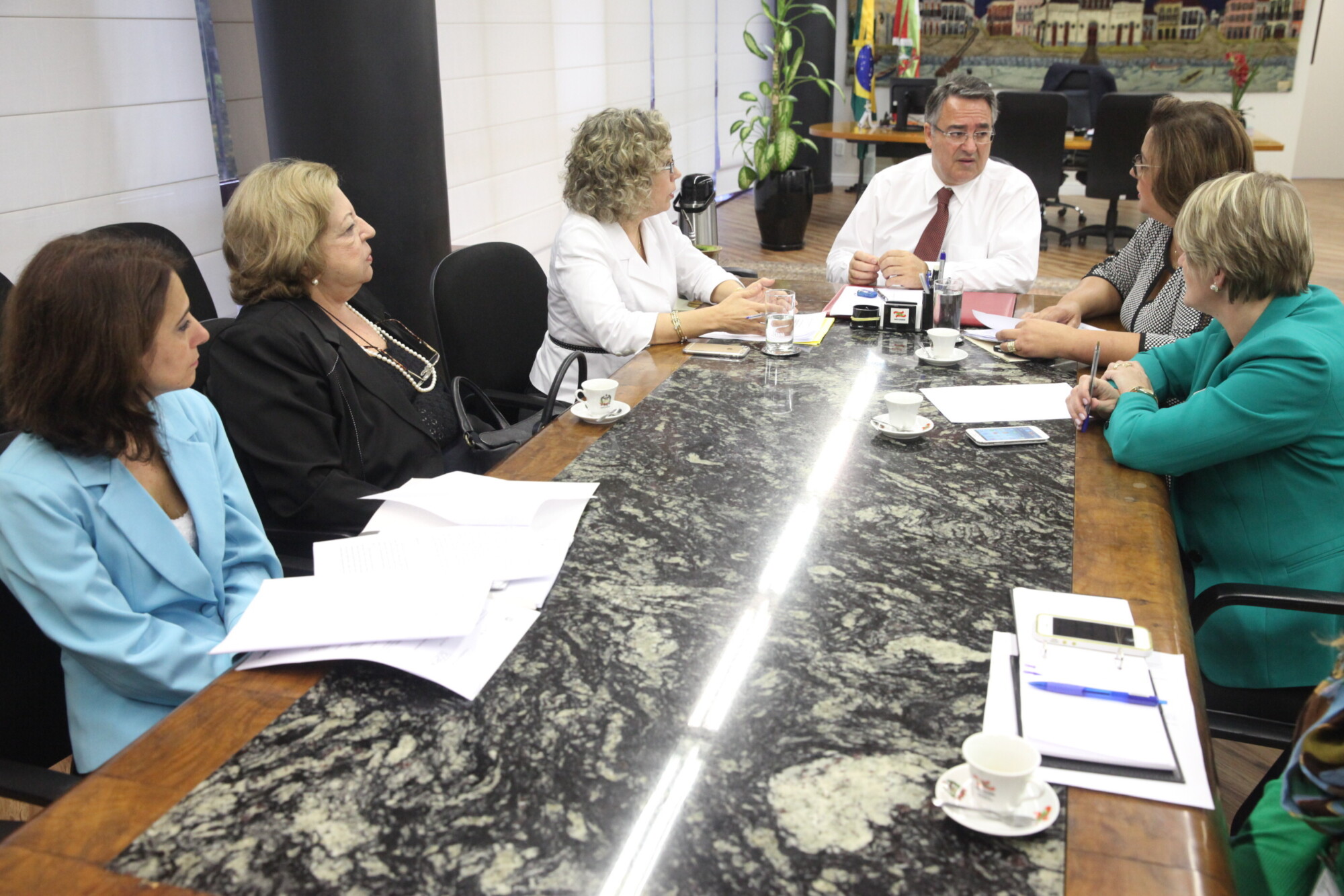 Bancada Feminina apresenta pauta de reivindicações ao governador