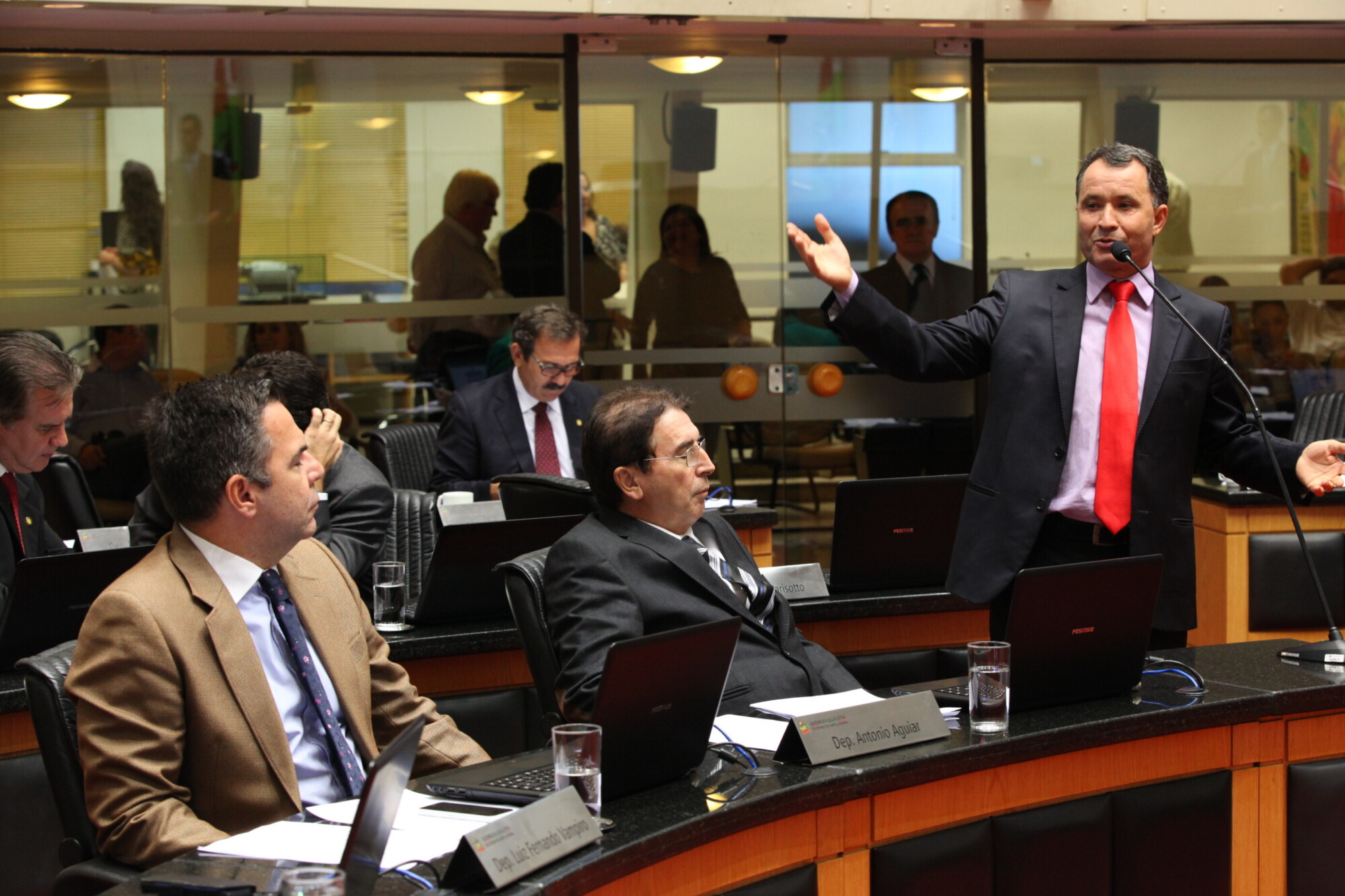 Deputados criticam cortes no Fies e pedem diálogo com professores em SC